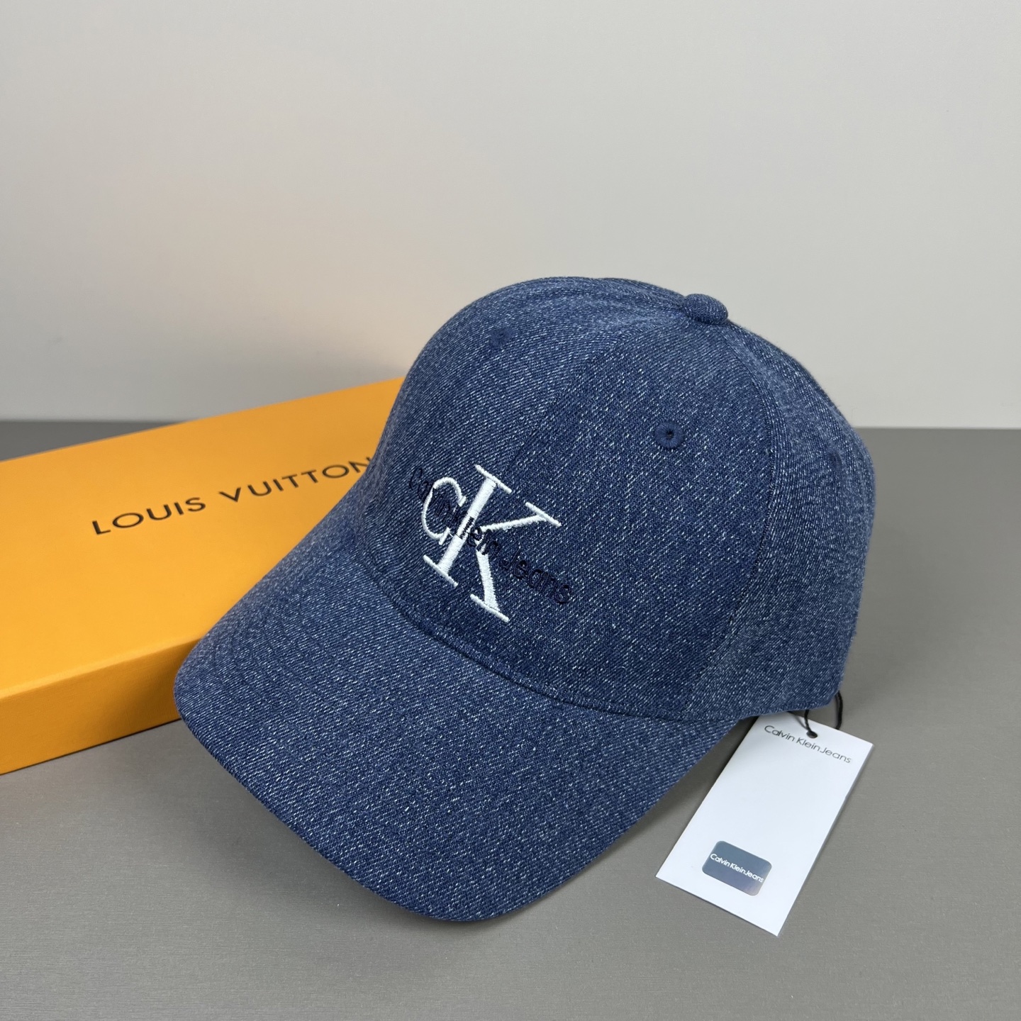 经典款，Calvin Klein，CK刺绣logo，请认准高端品质市场唯一对版，小红书推荐，时尚百搭，众