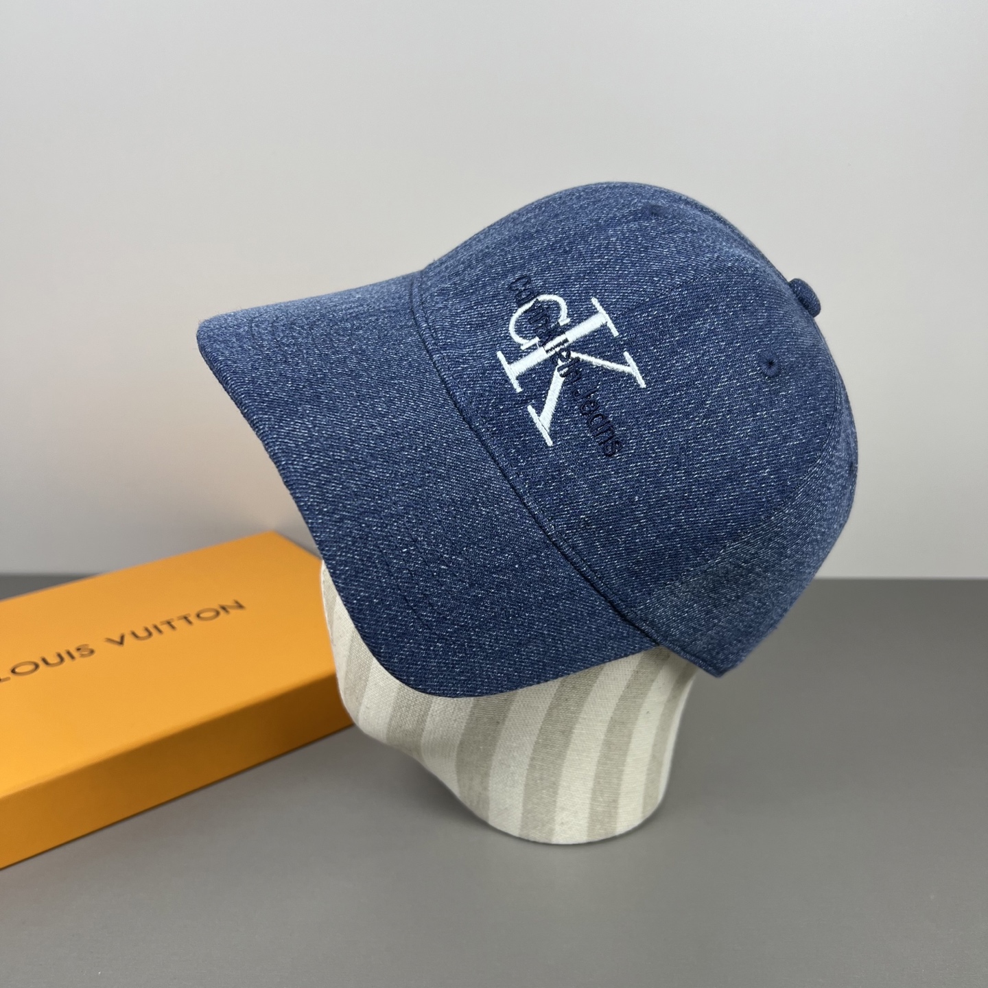 经典款，Calvin Klein，CK刺绣logo，请认准高端品质市场唯一对版，小红书推荐，时尚百搭，众