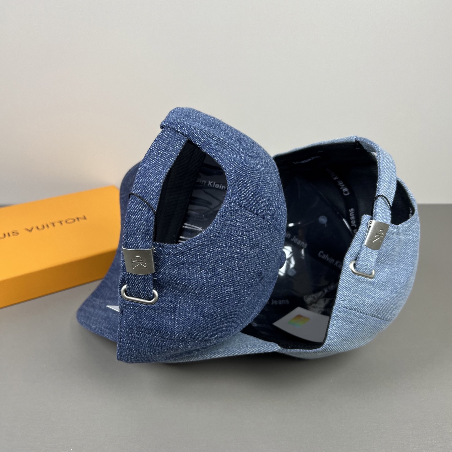 经典款，Calvin Klein，CK刺绣logo，请认准高端品质市场唯一对版，小红书推荐，时尚百搭，众