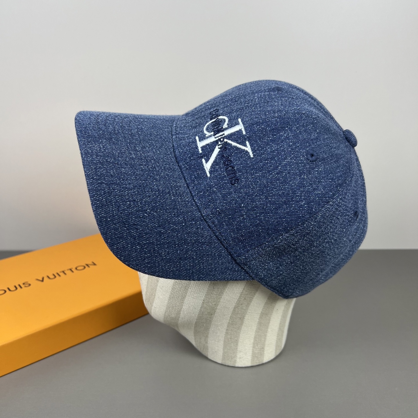 经典款，Calvin Klein，CK刺绣logo，请认准高端品质市场唯一对版，小红书推荐，时尚百搭，众