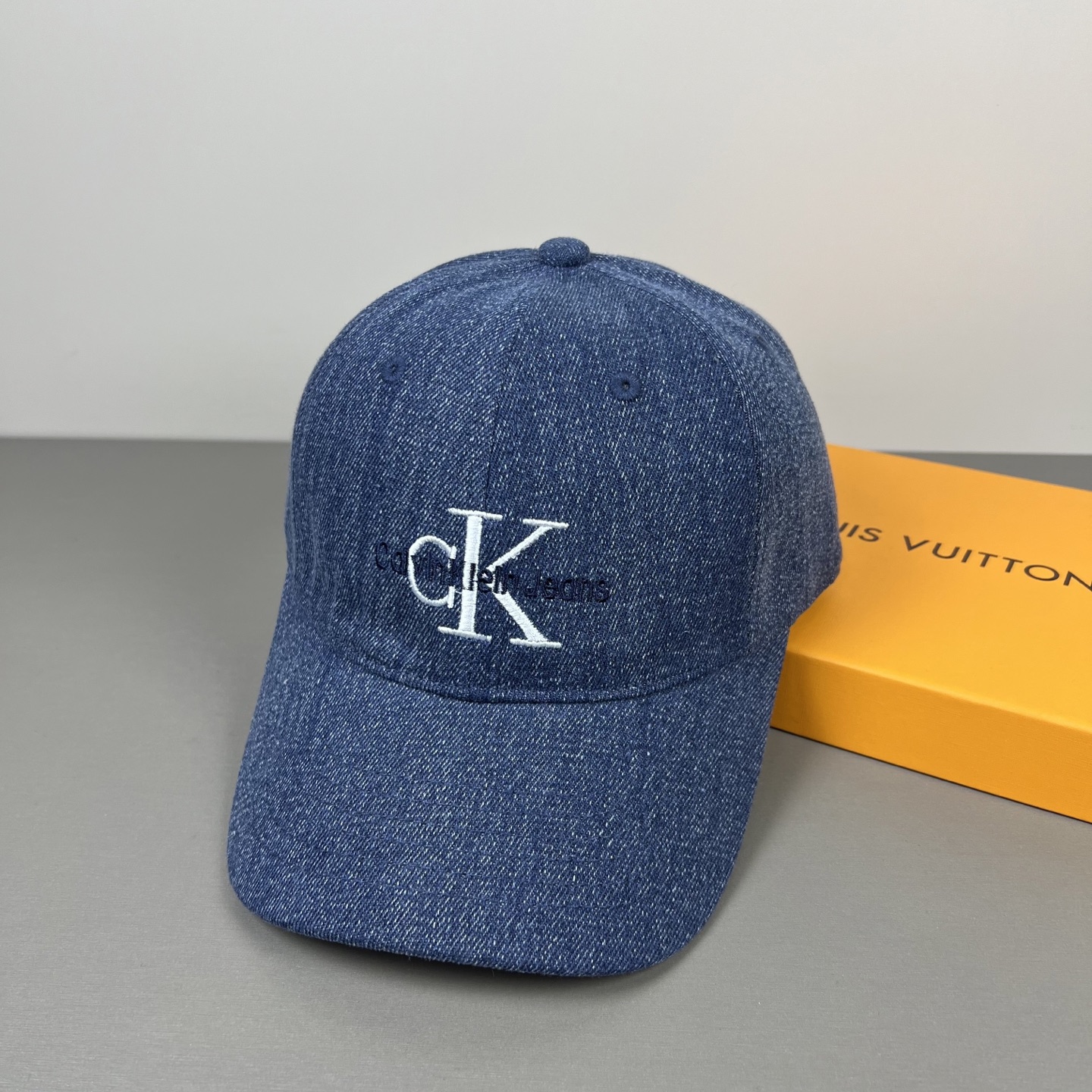 经典款，Calvin Klein，CK刺绣logo，请认准高端品质市场唯一对版，小红书推荐，时尚百搭，众