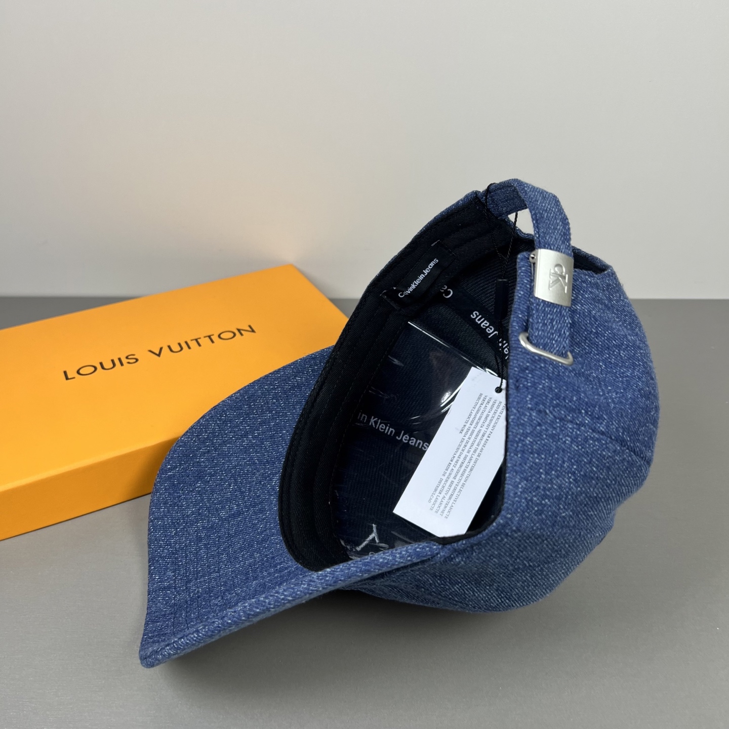 经典款，Calvin Klein，CK刺绣logo，请认准高端品质市场唯一对版，小红书推荐，时尚百搭，众