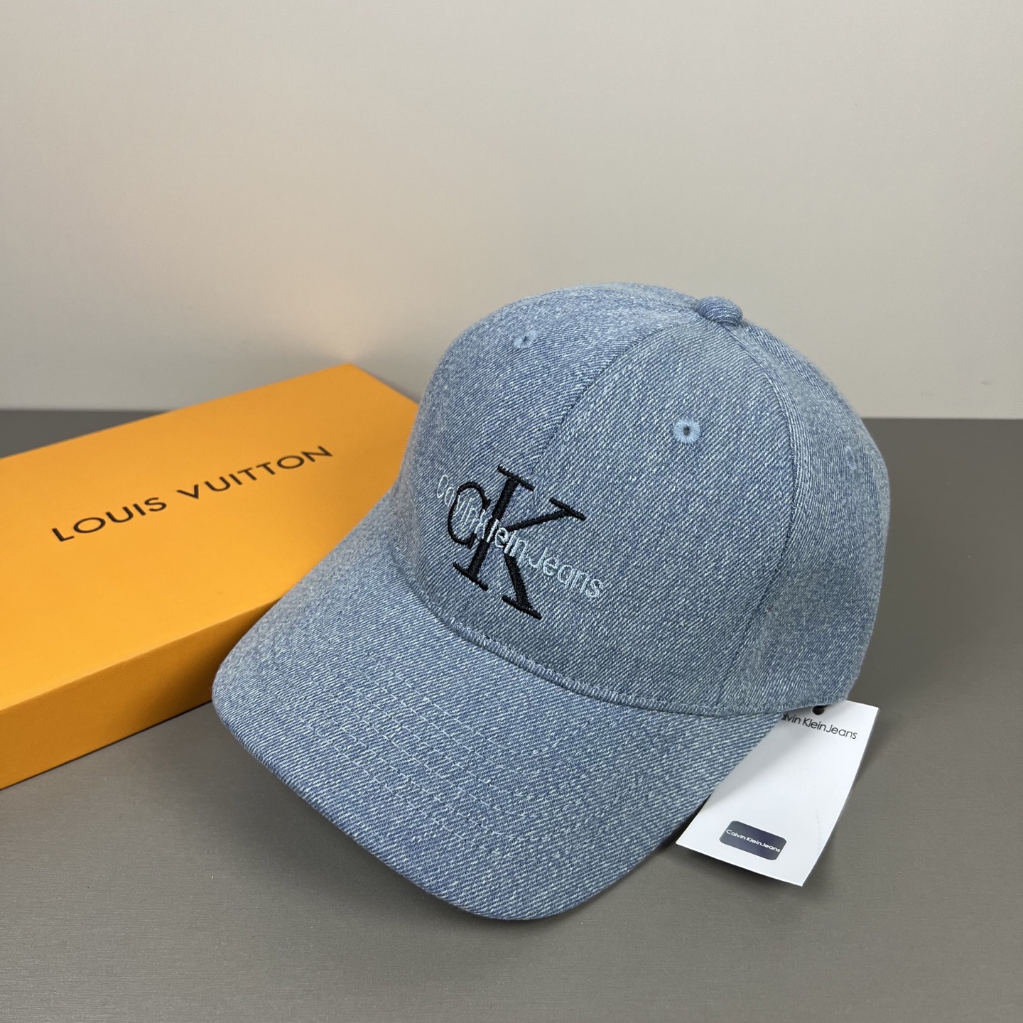 经典款，Calvin Klein，CK刺绣logo，请认准高端品质市场唯一对版，小红书推荐，时尚百搭，众