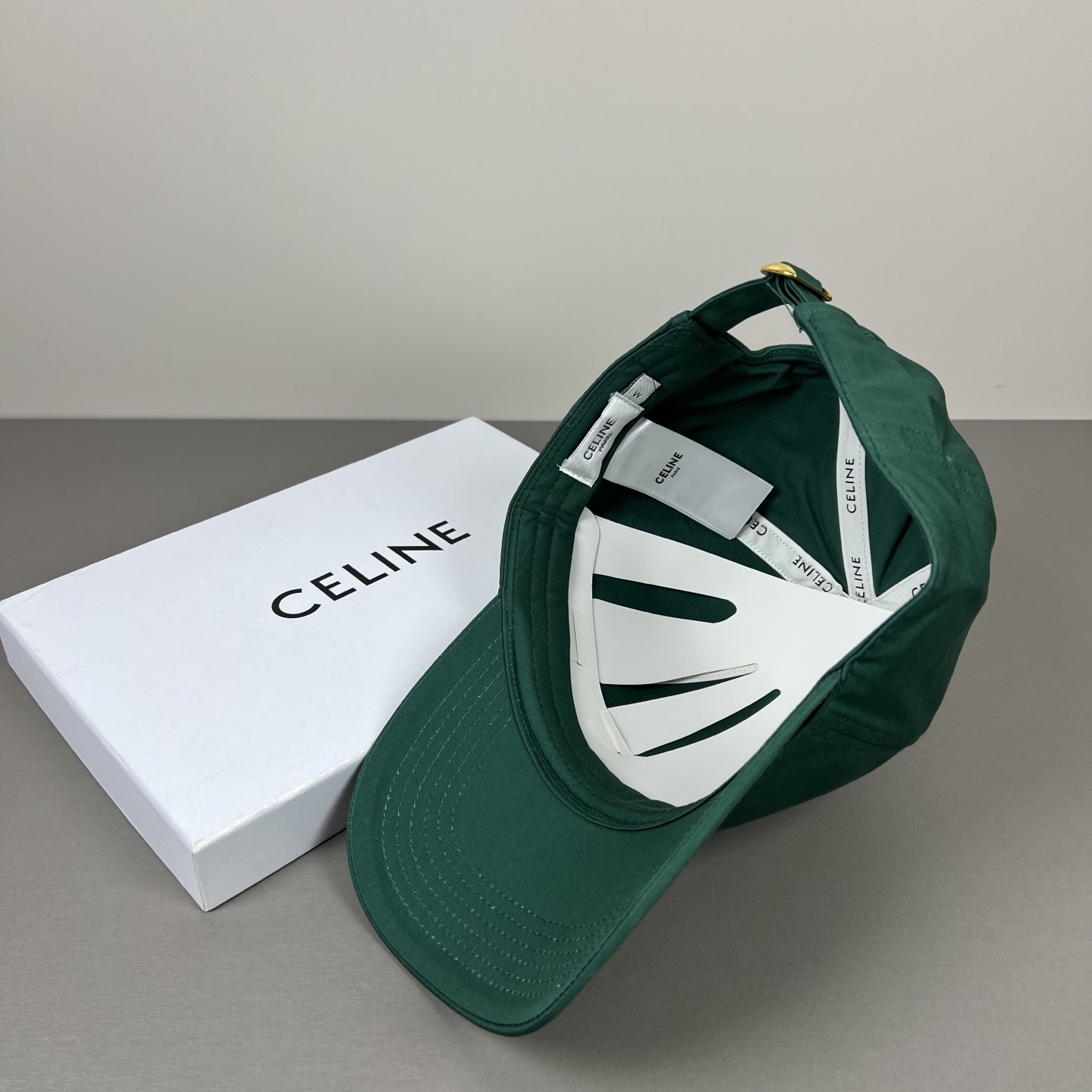 P 【CELINE 思琳】新款简约风，秋冬新品系列棒球大牌同步，超好搭配，出货！