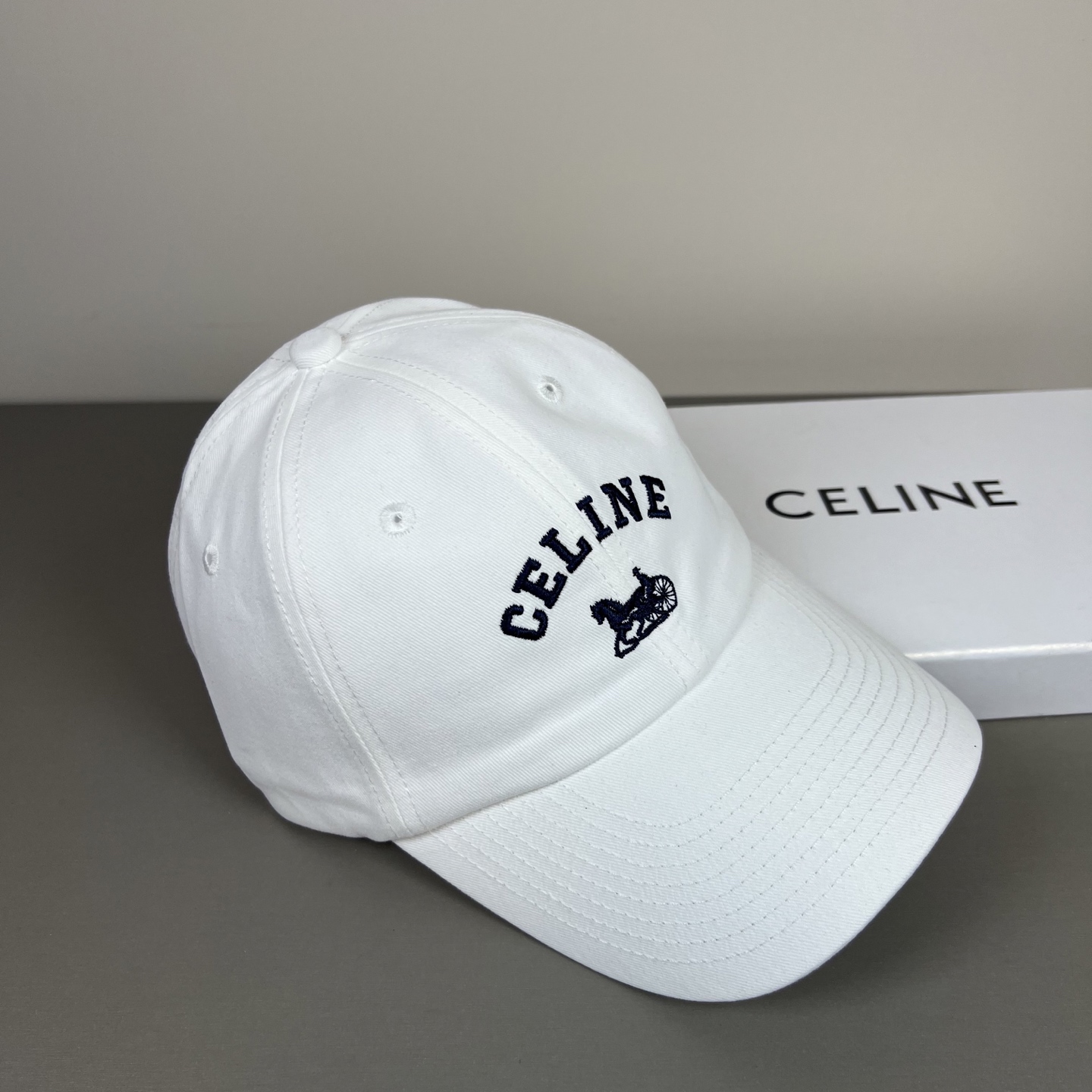 Celine CELINE 思琳新款简约风，秋冬新品系列棒球 同步，超好搭配