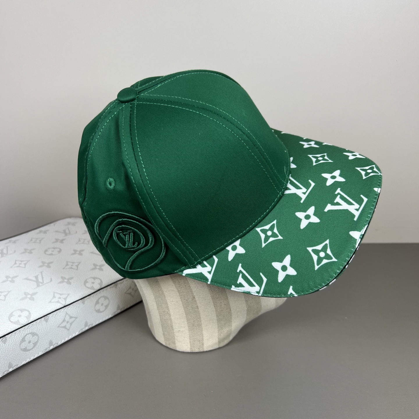 🌾🧢路易威登lv棒球帽 LouisVuitton😍新款重工打造♥️高端大气，百搭款🤗男女通用！
