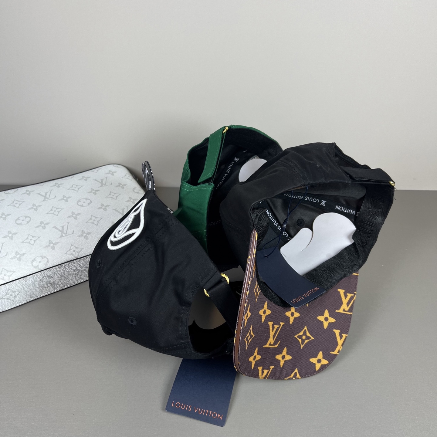 🌾🧢路易威登lv棒球帽 LouisVuitton😍新款重工打造♥️高端大气，百搭款🤗男女通用！
