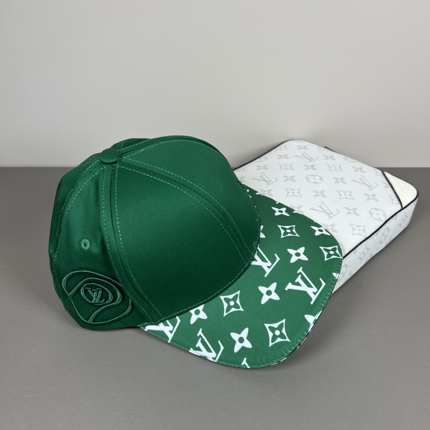 🌾🧢路易威登lv棒球帽 LouisVuitton😍新款重工打造♥️高端大气，百搭款🤗男女通用！