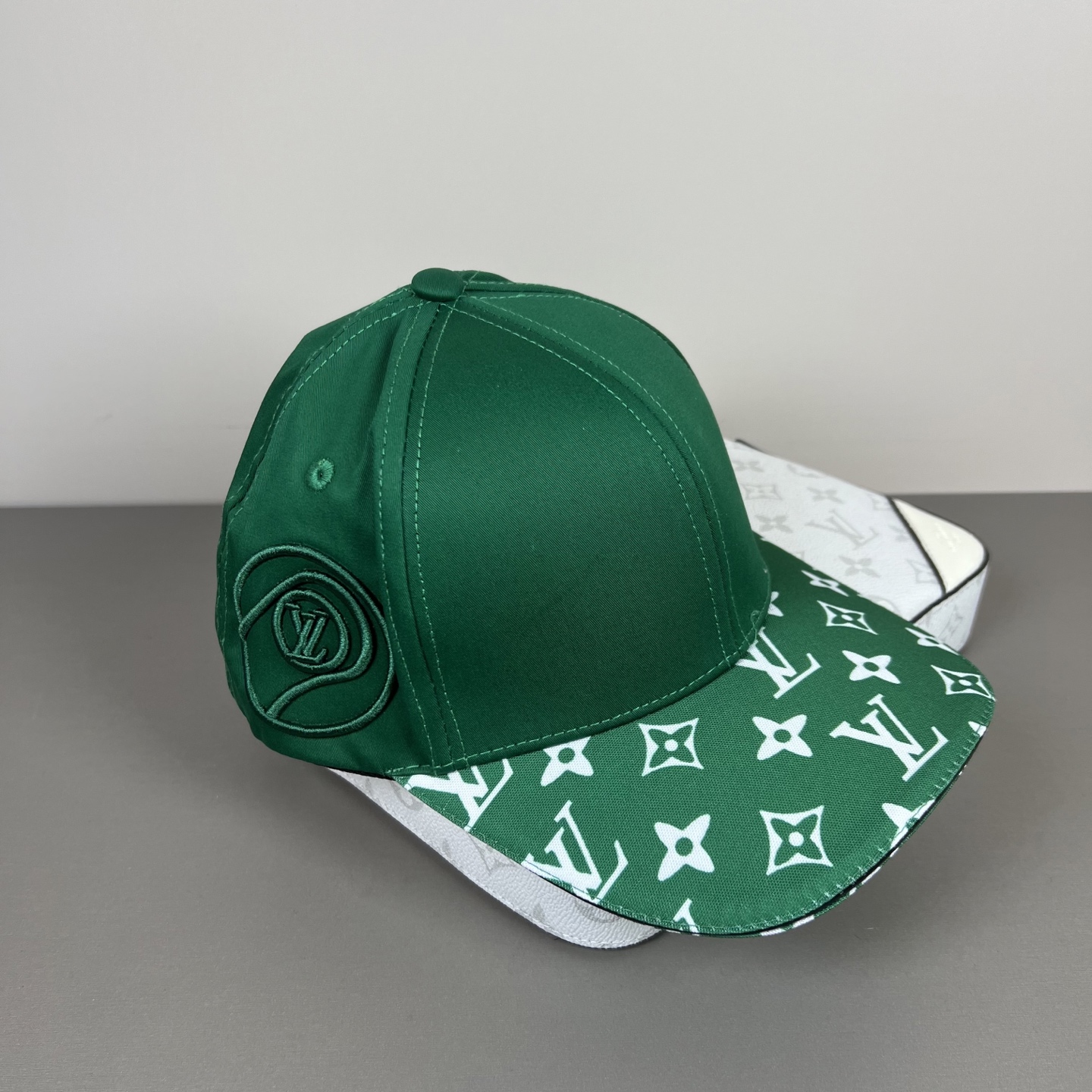 🌾🧢路易威登lv棒球帽 LouisVuitton😍新款重工打造♥️高端大气，百搭款🤗男女通用！