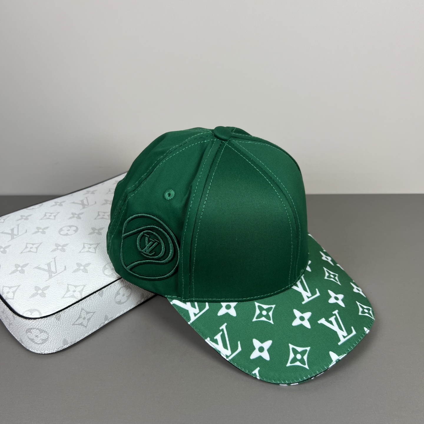 🌾🧢路易威登lv棒球帽 LouisVuitton😍新款重工打造♥️高端大气，百搭款🤗男女通用！