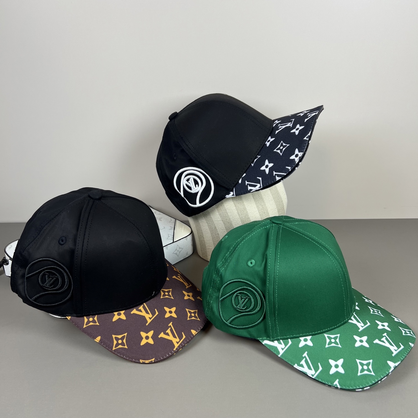 🌾🧢路易威登lv棒球帽 LouisVuitton😍新款重工打造♥️高端大气，百搭款🤗男女通用！