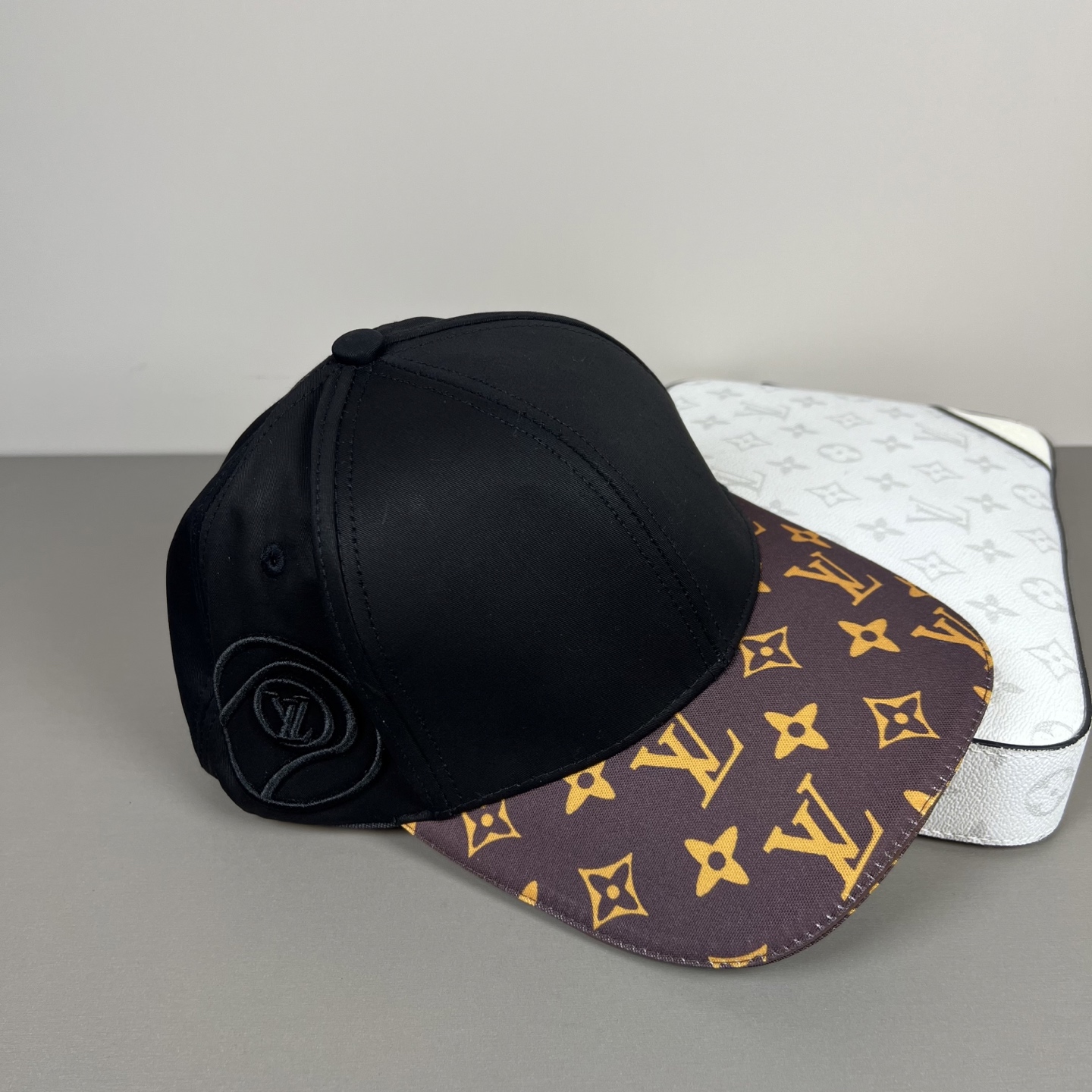🌾🧢路易威登lv棒球帽 LouisVuitton😍新款重工打造♥️高端大气，百搭款🤗男女通用！