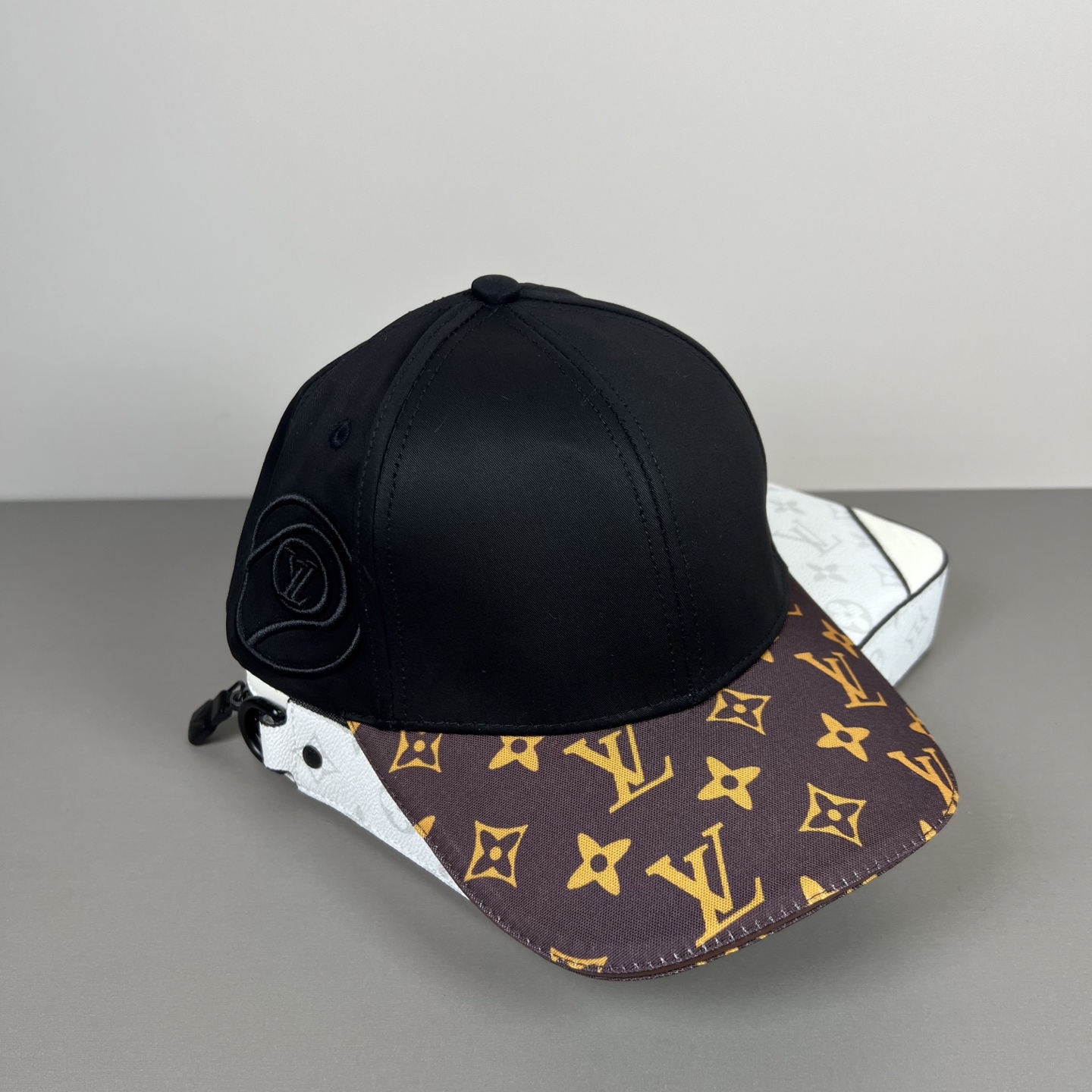 🌾🧢路易威登lv棒球帽 LouisVuitton😍新款重工打造♥️高端大气，百搭款🤗男女通用！