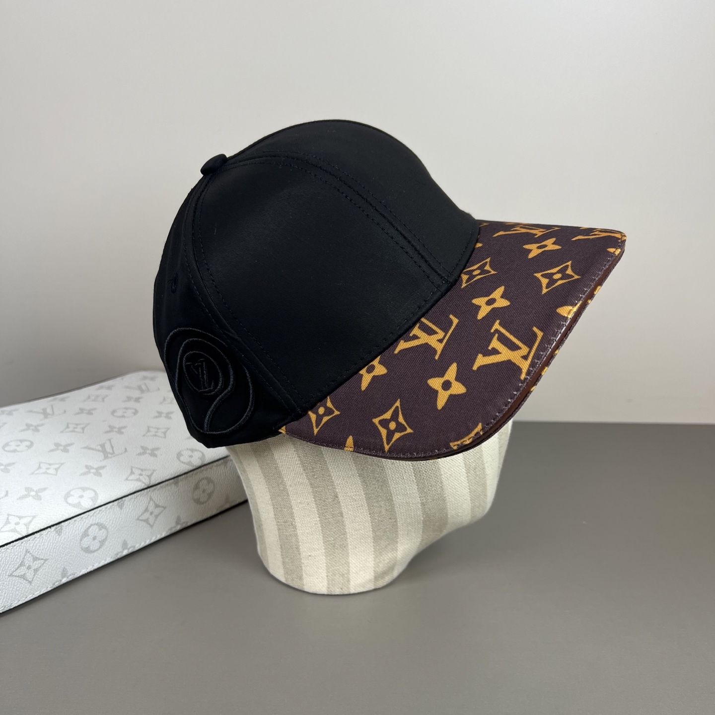 🌾🧢路易威登lv棒球帽 LouisVuitton😍新款重工打造♥️高端大气，百搭款🤗男女通用！