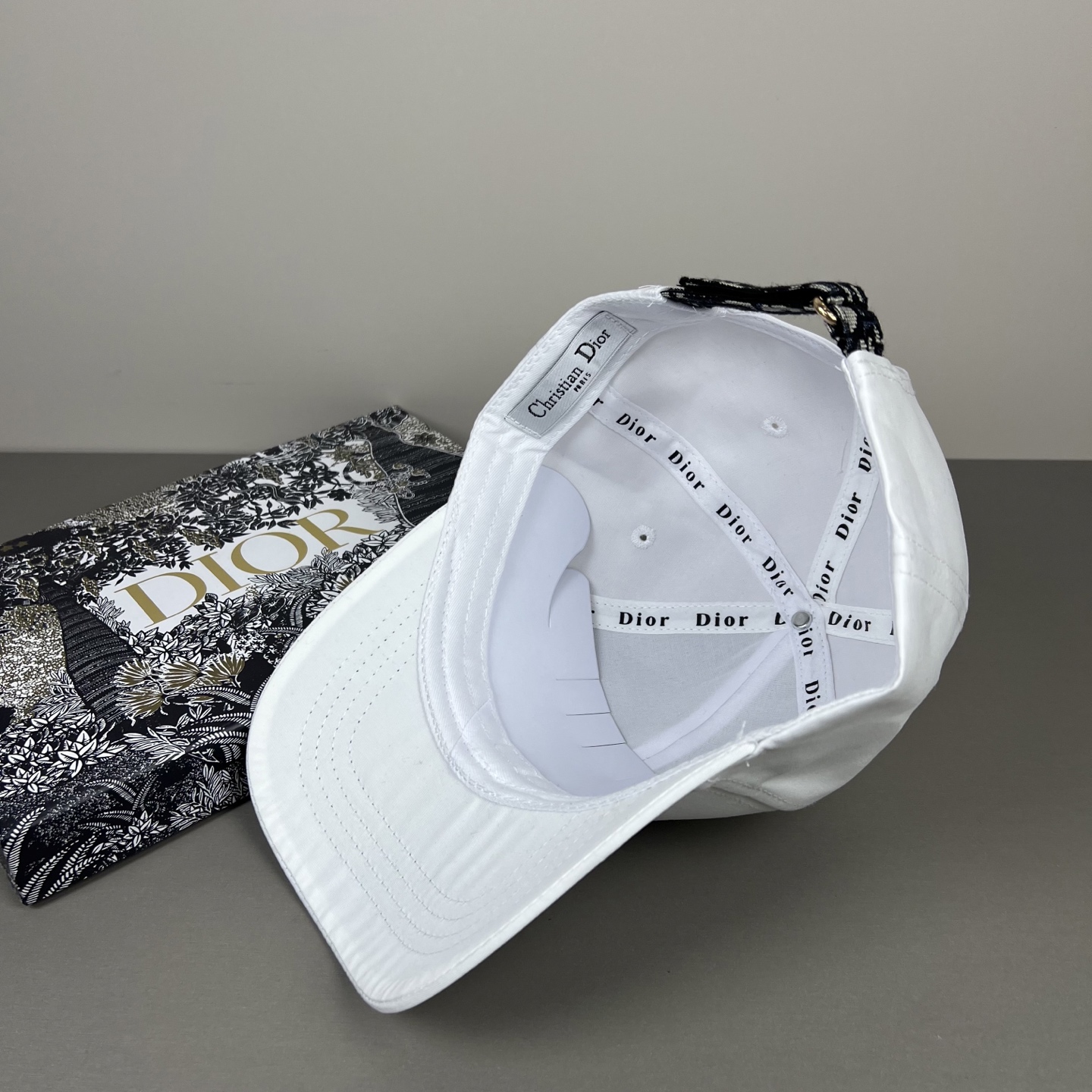 Dior 新款 ， 款超好搭配，赶紧入手
