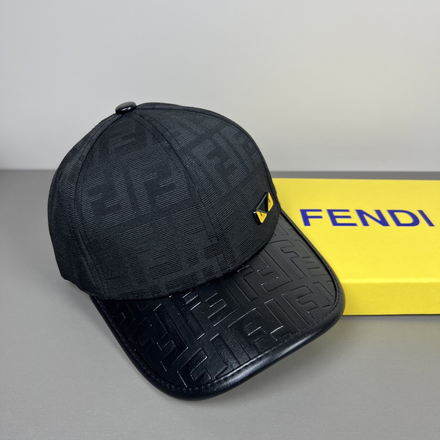 Fendi 常年 款，口碑极佳，轻盈透气 质量超赞，基础头围56，贴片可调节
