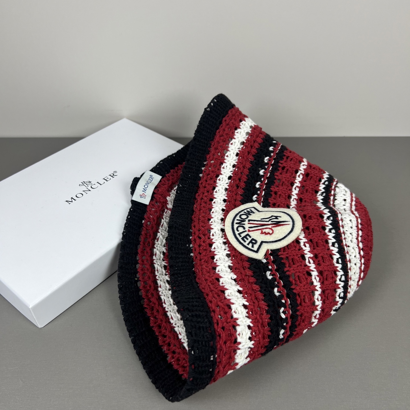 Moncler MONCLER蒙口 好品质高端 ，超火爆 质感很赞，出街超好搭配 潮流 出门 单品，快快入手哦