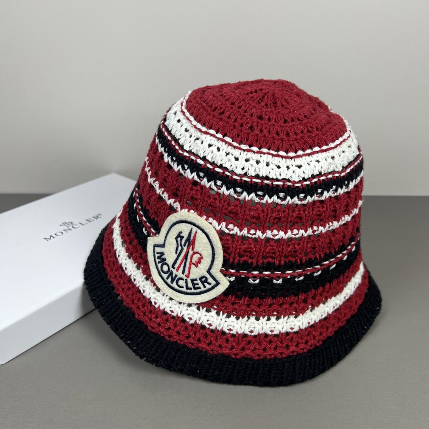 Moncler MONCLER蒙口 好品质高端 ，超火爆 质感很赞，出街超好搭配 潮流 出门 单品，快快入手哦