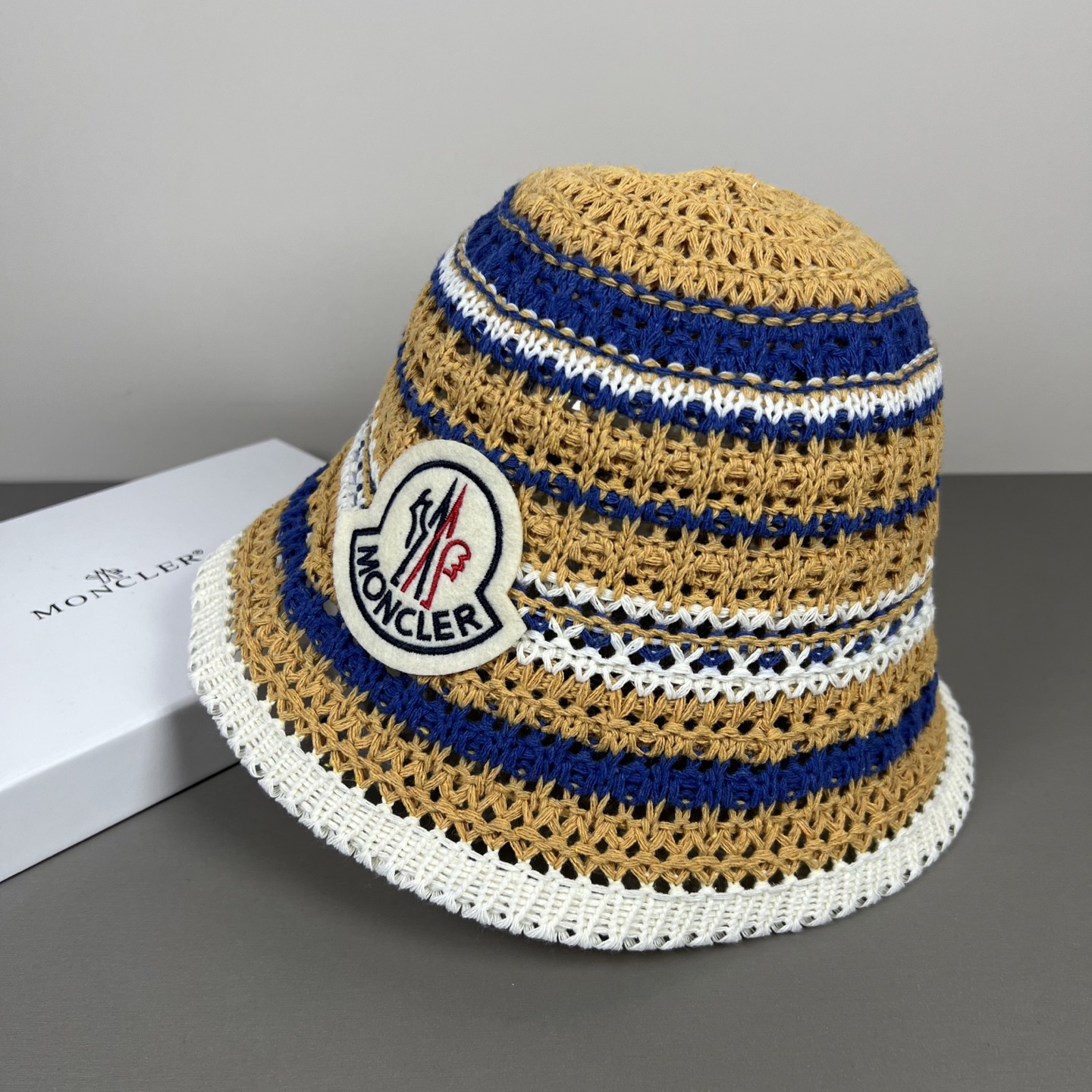 Moncler MONCLER蒙口 好品质高端 ，超火爆 质感很赞，出街超好搭配 潮流 出门 单品，快快入手哦