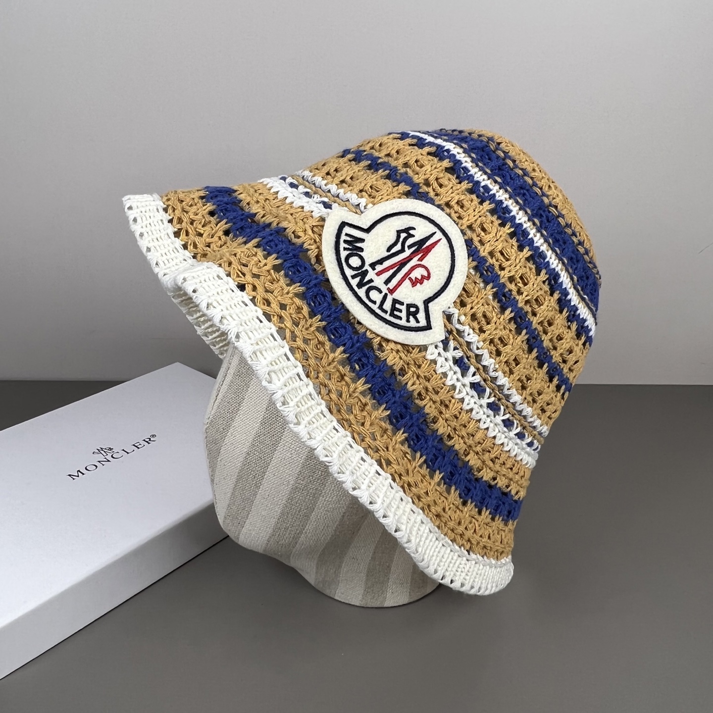 Moncler MONCLER蒙口 好品质高端 ，超火爆 质感很赞，出街超好搭配 潮流 出门 单品，快快入手哦