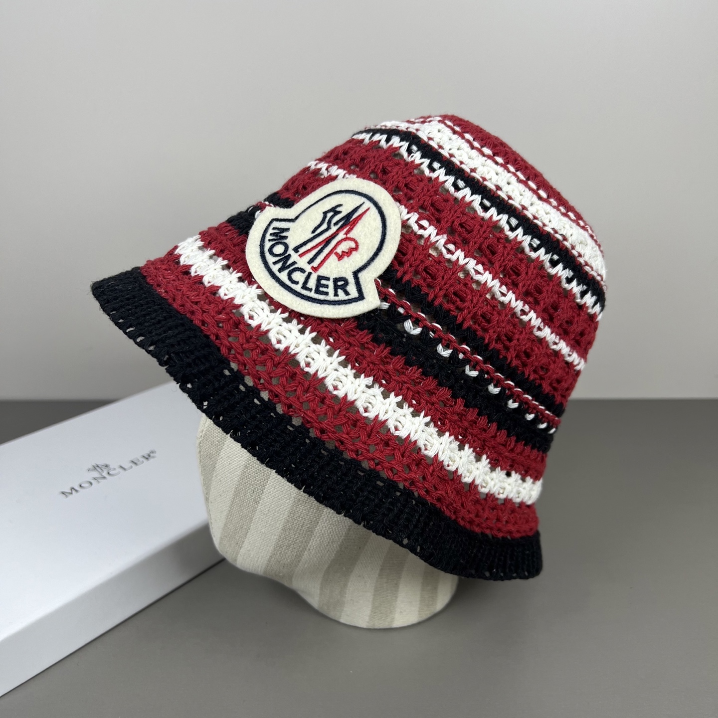 Moncler MONCLER蒙口 好品质高端 ，超火爆 质感很赞，出街超好搭配 潮流 出门 单品，快快入手哦