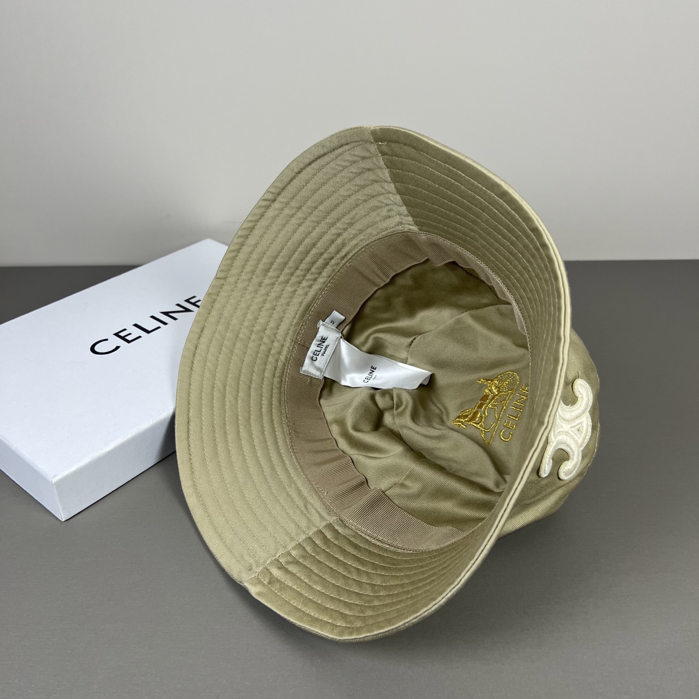 Celine 新款渔夫帽小清新，出门 ，纯手工花式编织，柔韧性更强 不易拉断 颜色是比较自然的草本色