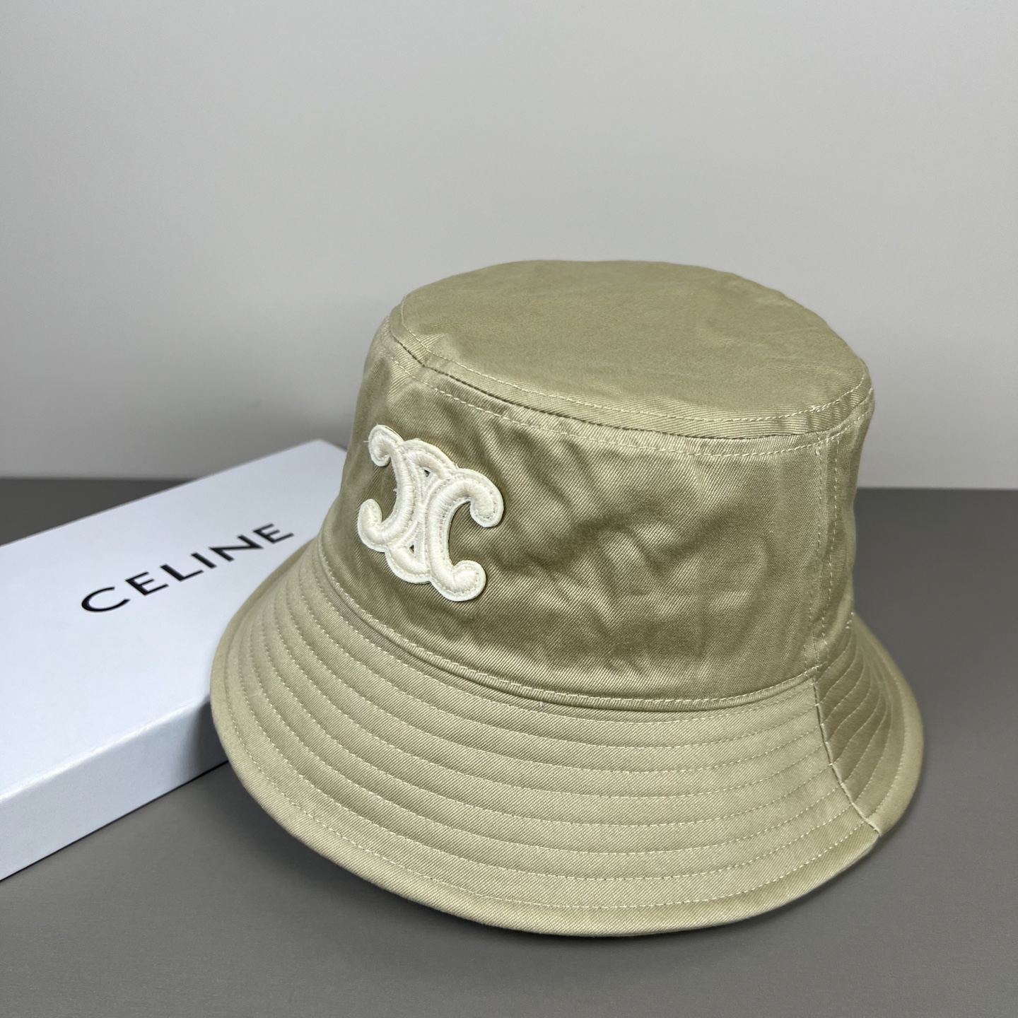 Celine 新款渔夫帽小清新，出门 ，纯手工花式编织，柔韧性更强 不易拉断 颜色是比较自然的草本色