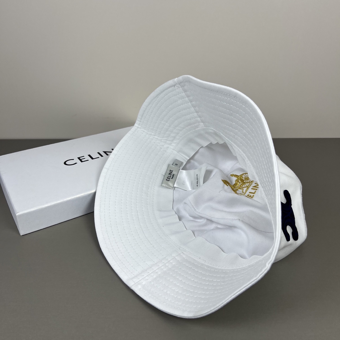 Celine 新款渔夫帽小清新，出门 ，纯手工花式编织，柔韧性更强 不易拉断 颜色是比较自然的草本色