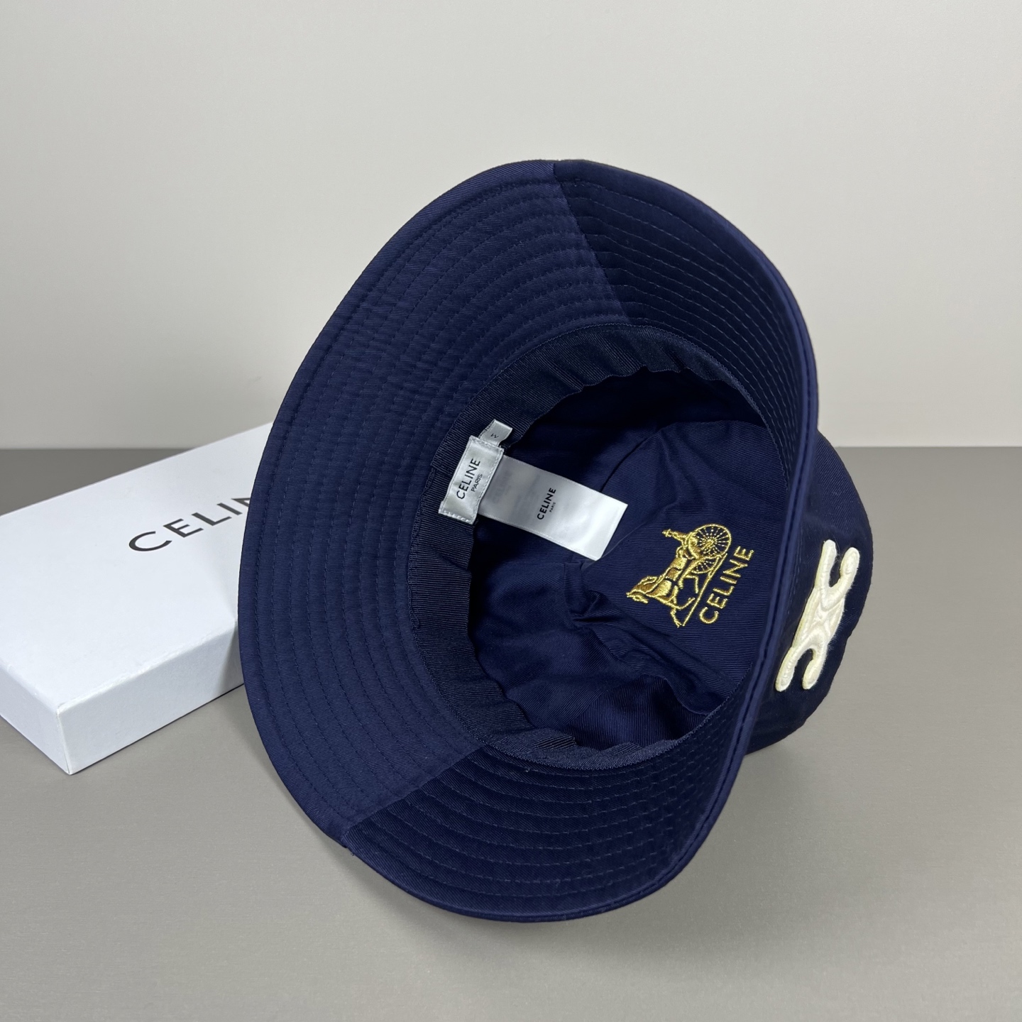 Celine 新款渔夫帽小清新，出门 ，纯手工花式编织，柔韧性更强 不易拉断 颜色是比较自然的草本色