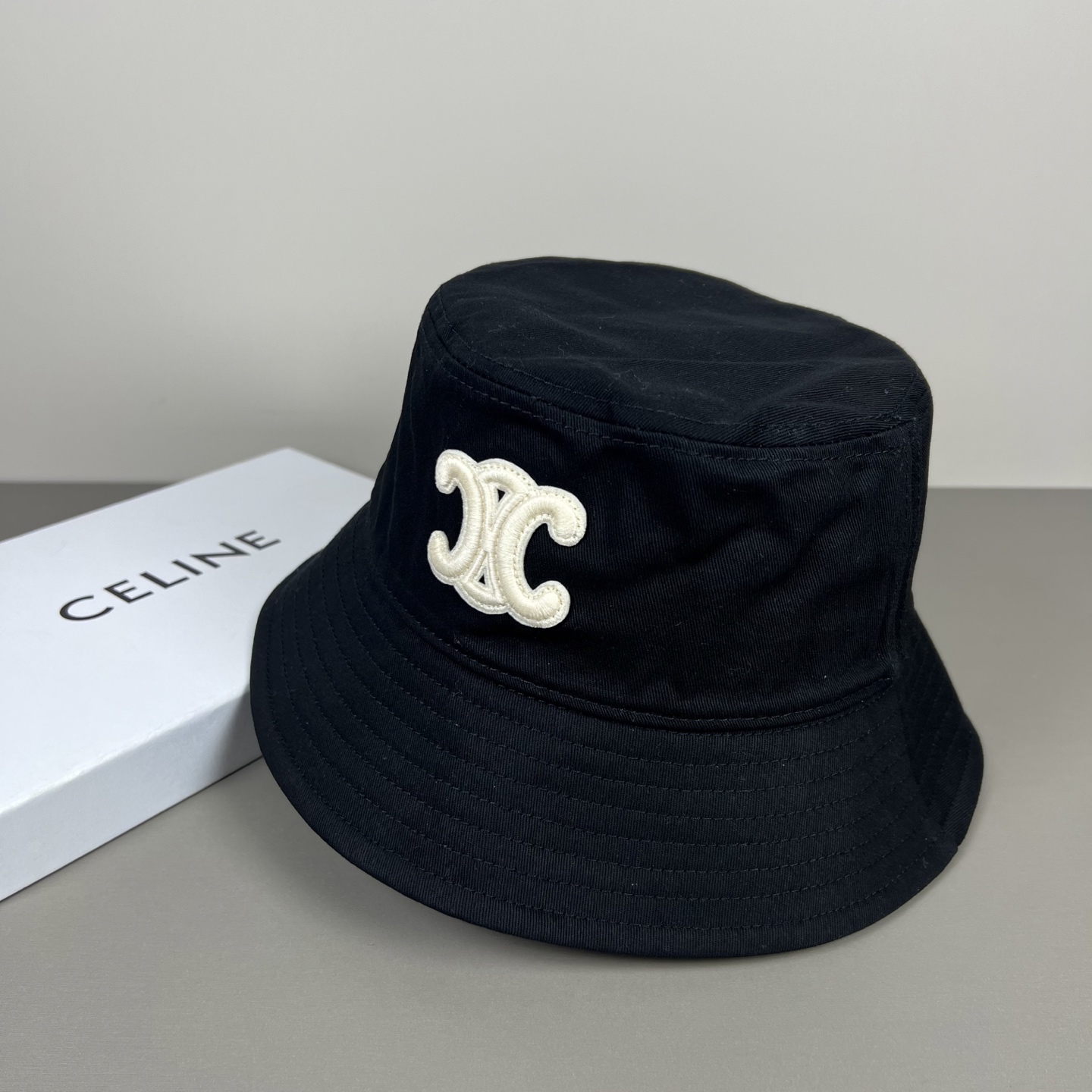 Celine 新款渔夫帽小清新，出门 ，纯手工花式编织，柔韧性更强 不易拉断 颜色是比较自然的草本色