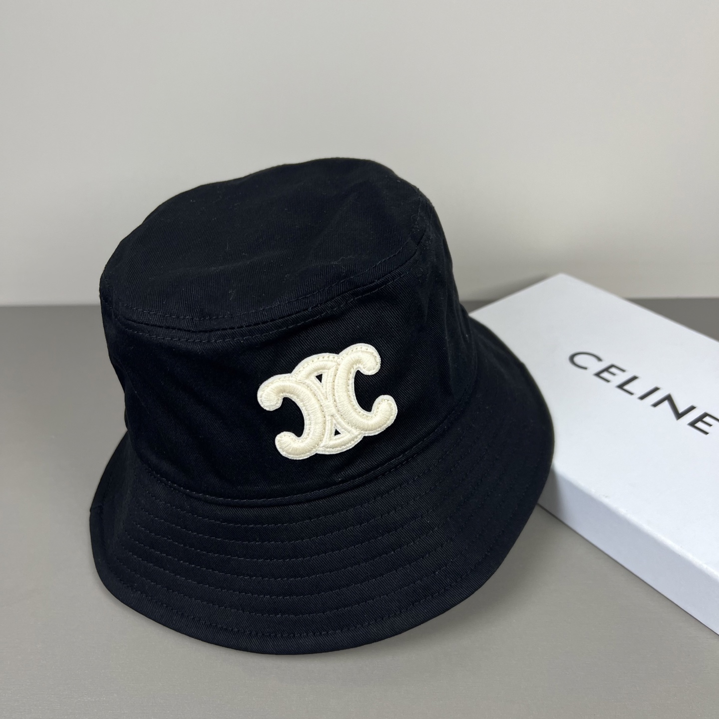 Celine 新款渔夫帽小清新，出门 ，纯手工花式编织，柔韧性更强 不易拉断 颜色是比较自然的草本色