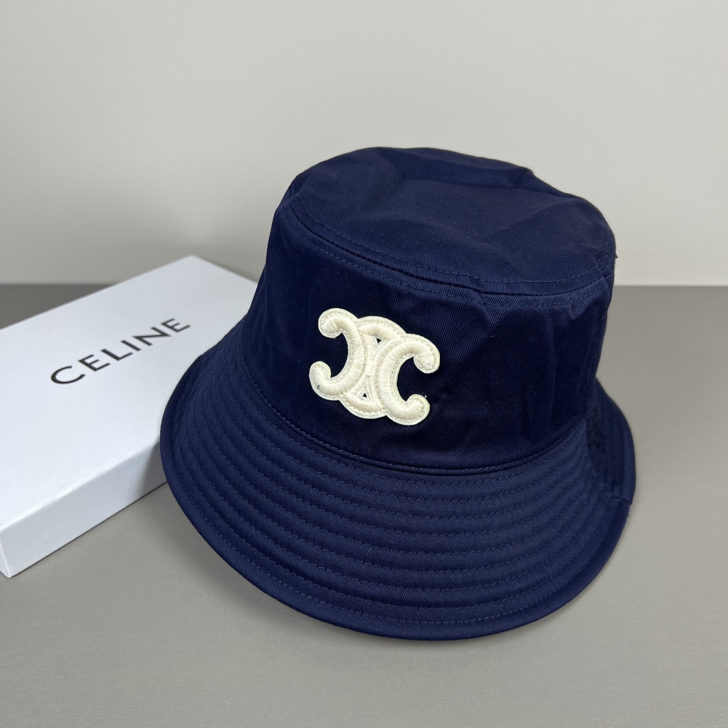Celine 新款渔夫帽小清新，出门 ，纯手工花式编织，柔韧性更强 不易拉断 颜色是比较自然的草本色