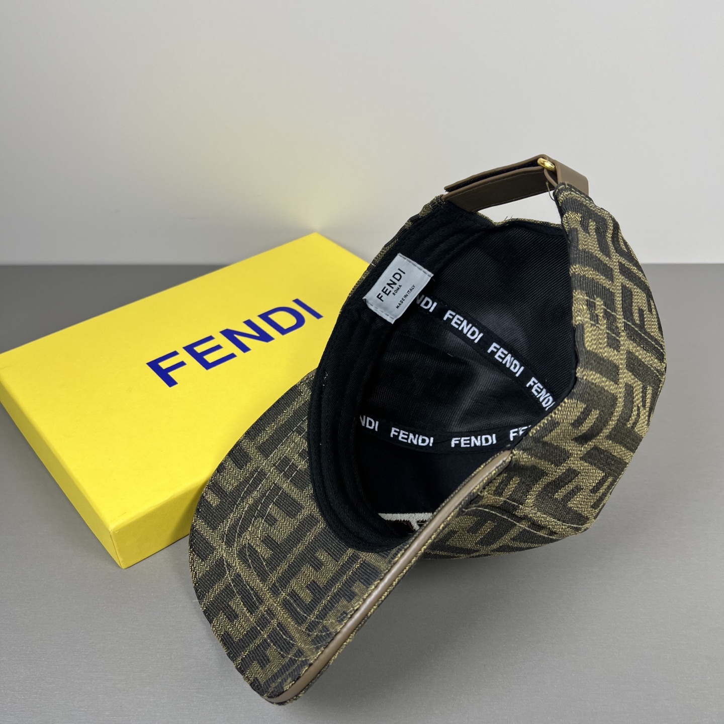 China Replica Fendi Hats FDCP0405-2033