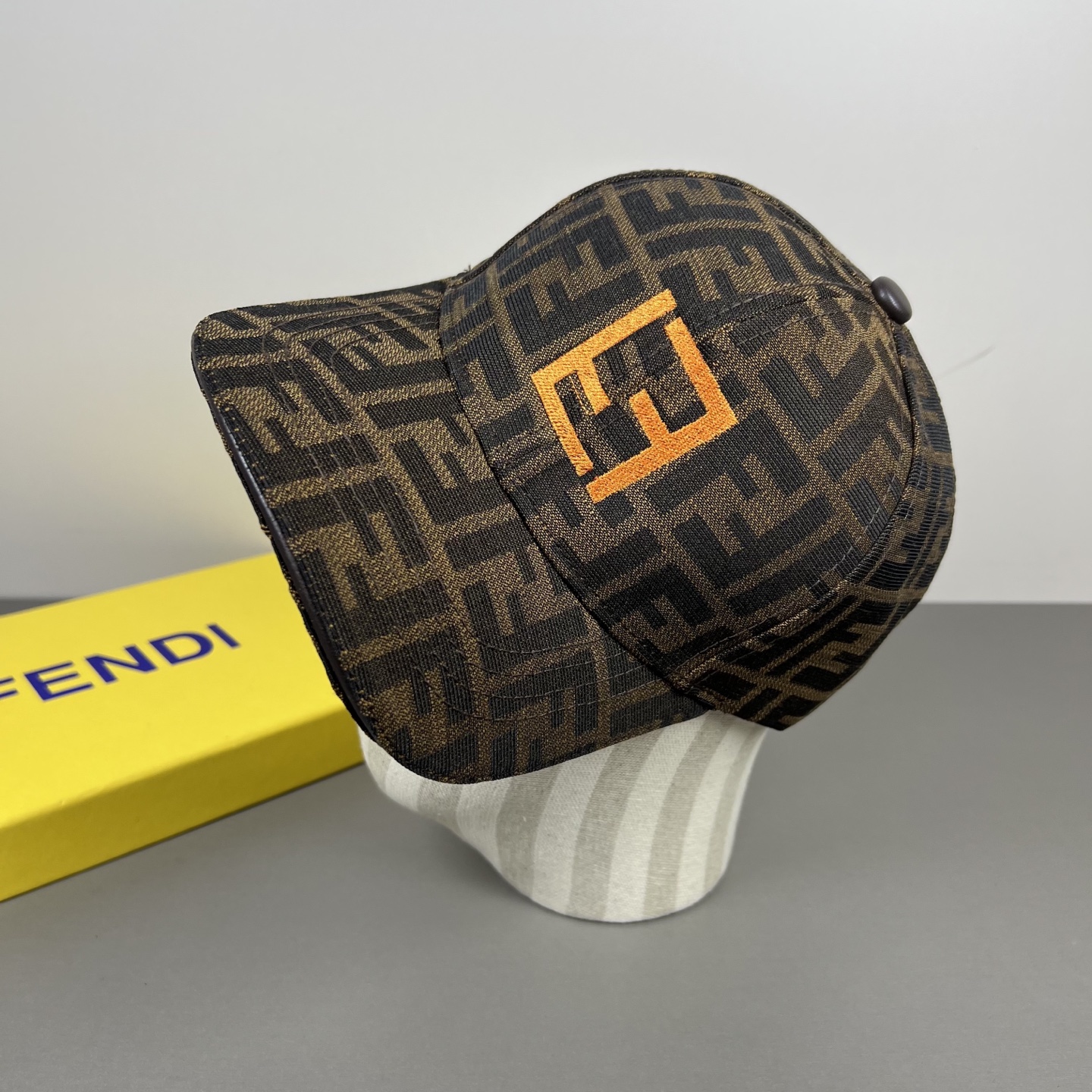 China Replica Fendi Hats FDCP0405-2033