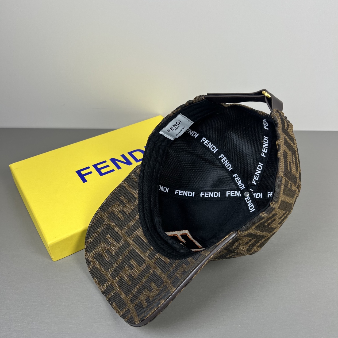 China Replica Fendi Hats FDCP0405-2033