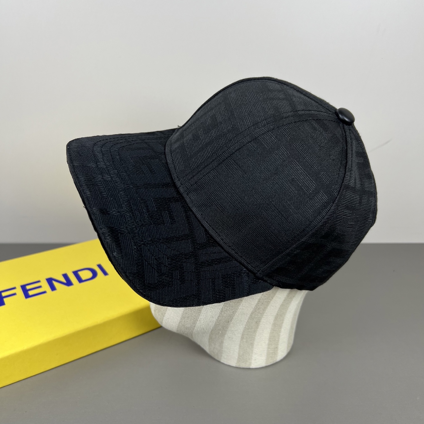 NO:765830,Fendi's new baseball cap, a perennial best-seller at the counter, has an excellent reputation, is light and breathable!  The quality is great, the basic head circumference is 56, the patch is adjustable. Hats, straw hats, fisherman hats, baseball caps, hats, fendi, fendi, espadrilles, hats19860909Fendi（芬迪）新款棒球帽,专柜常年热卖款,口碑极佳,轻盈透气！质量超赞,基础头围56,贴片可调节.帽子草帽渔夫帽棒球帽,帽子,fendi,fendi,espadrilles,hats,hat