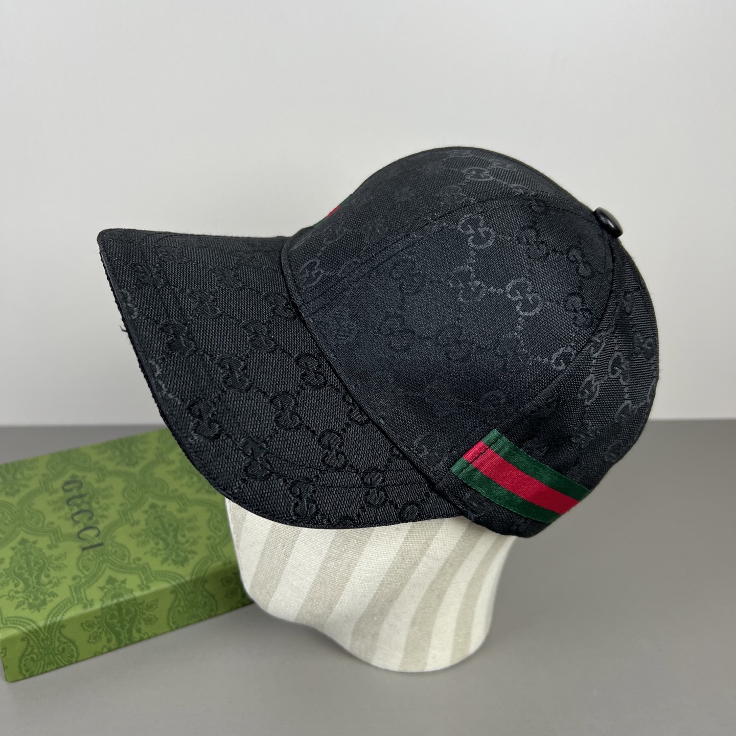 NO:765751,Gucci Baseball Cap GUCCI official website new product, baseball cap, original quality is very popular, the craftsmanship is very exquisite, the high-end atmosphere is high-end!  Low-key luxury, easy to carry!  Running volume!  Hats, straw hats, bucket hats, baseball caps, hats, gucci, espadrilles, hats19860909古奇棒球帽GUCCI官网新品,棒球帽,原单品质火爆来袭 工艺非常精美 高档大气上档次！低调奢华,方便携带！跑量！帽子草帽渔夫帽棒球帽,帽子,gucci,espadrilles,hats,hat
