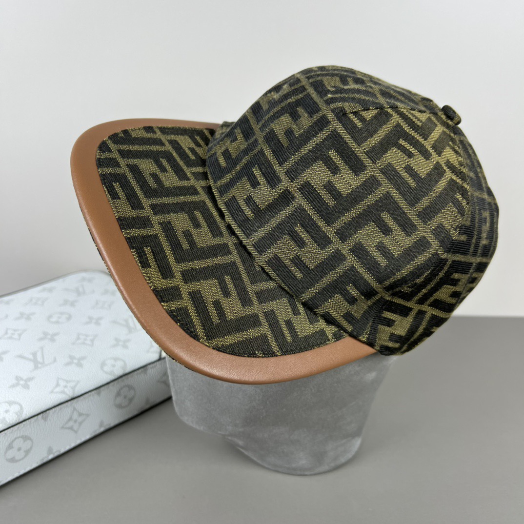 NO:765833,FENDI's new original baseball cap, purchased from a counter, has 1:1 mold customization quality, genuine mold hardware, original canvas fabric + first-layer cowhide, original factory quality!  The quality is great, the patch is adjustable, the grid is accurate, and the details and craftsmanship are perfectly integrated!  hat straw hat bucket hat baseball cap,hat,fendi,fendi,espadrilles,cowhide,hats19860909芬迪〈FENDI新款原单棒球帽, 专柜代购品质1:1开模订制,正版开模五金,原版帆布料+头层牛皮,原厂品质！质量超赞,贴片可调节.对格精准,细节工艺完美融合！帽子草帽渔夫帽棒球帽,帽子,fendi,fendi,espadrilles,cowhide,hats,hat