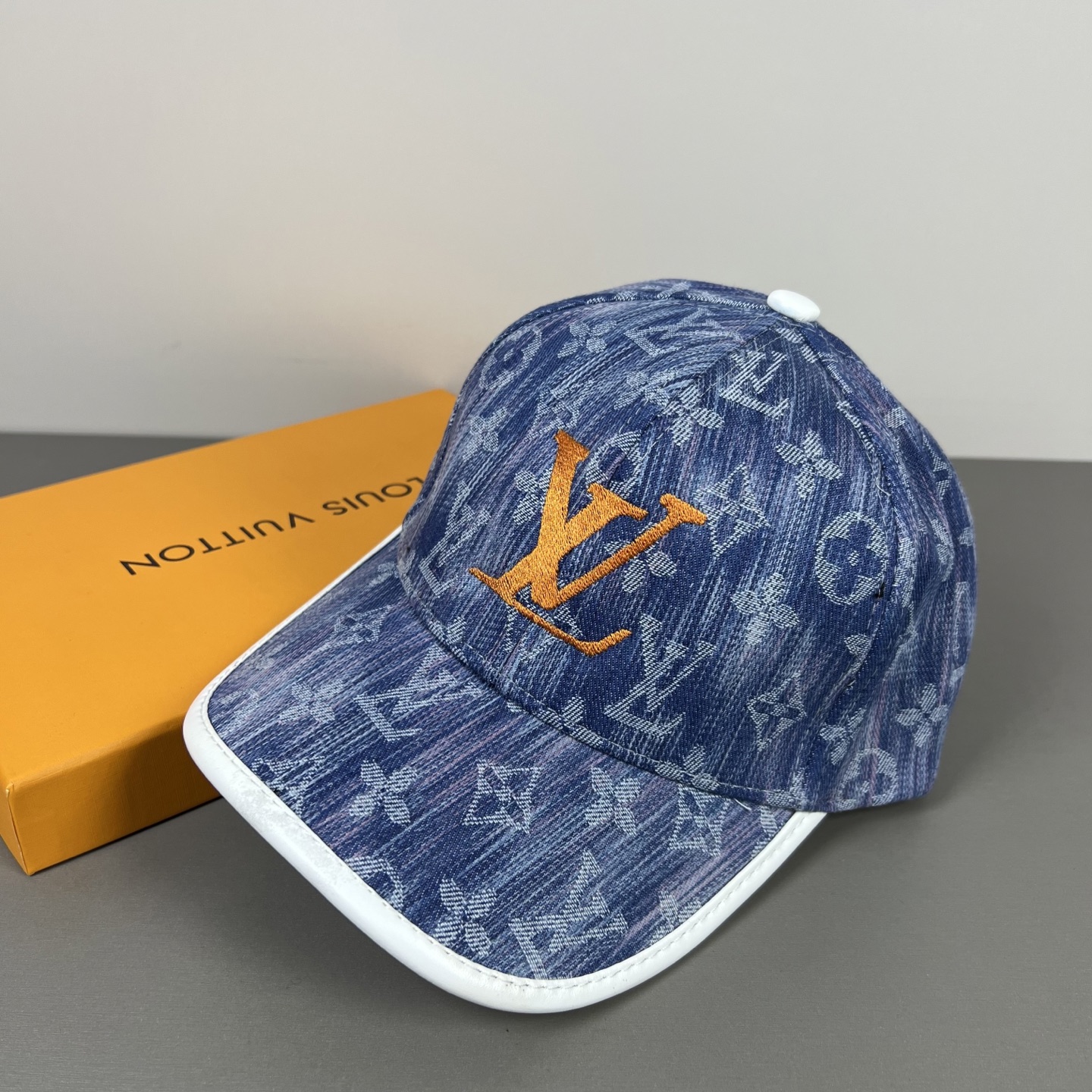 Louis Vuitton LouisVuitton 新款重工打造 高端 ，百搭款