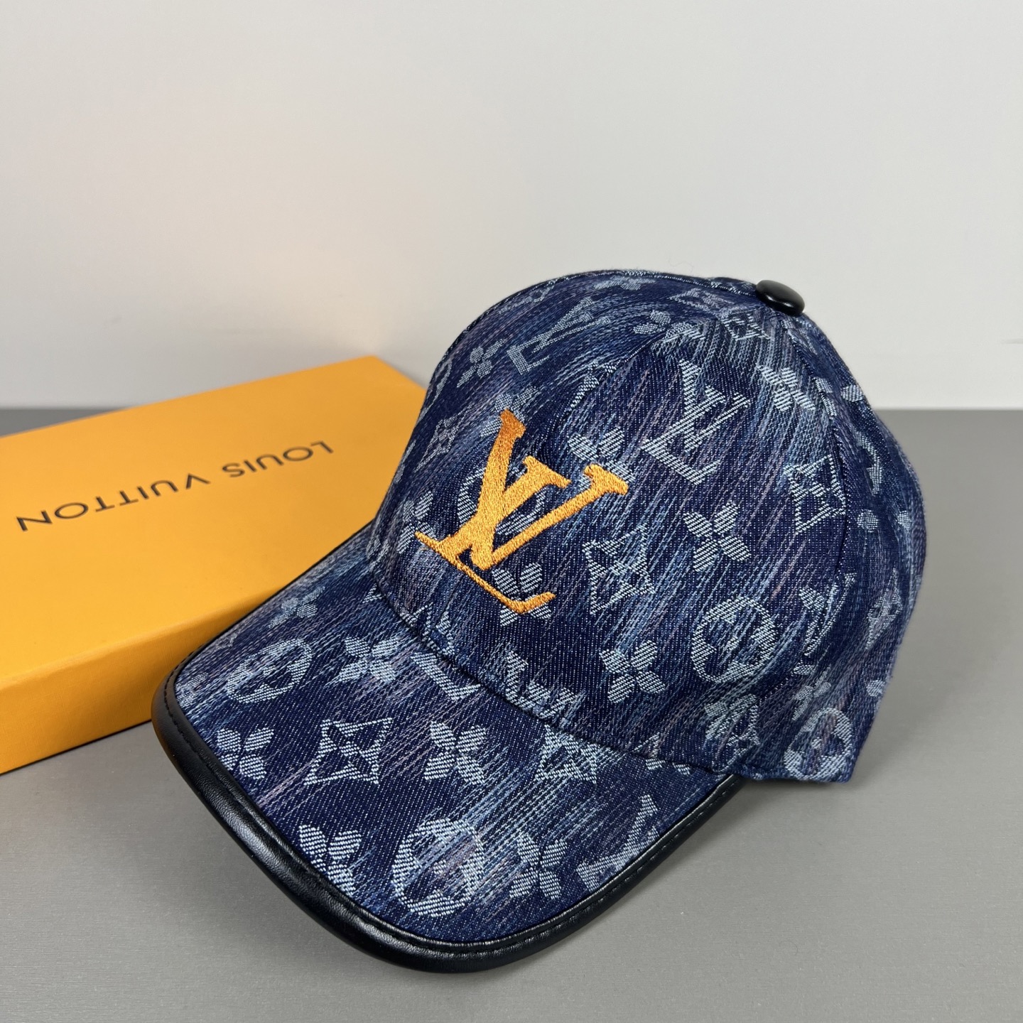 Louis Vuitton LouisVuitton 新款重工打造 高端 ，百搭款