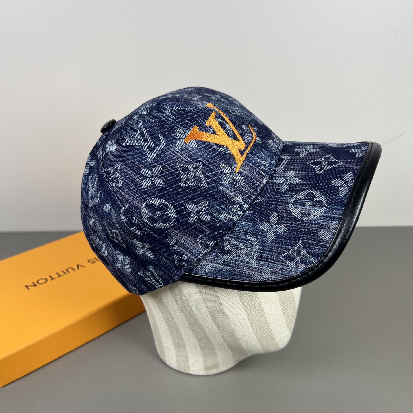 Louis Vuitton LouisVuitton 新款重工打造 高端 ，百搭款