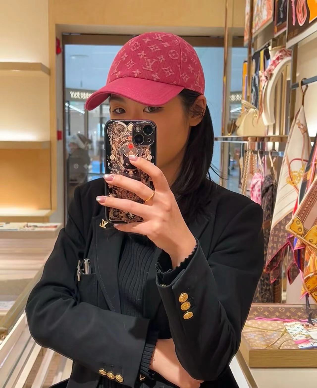 Louis Vuitton LouisVuitton 新款重工打造 高端 ，百搭款