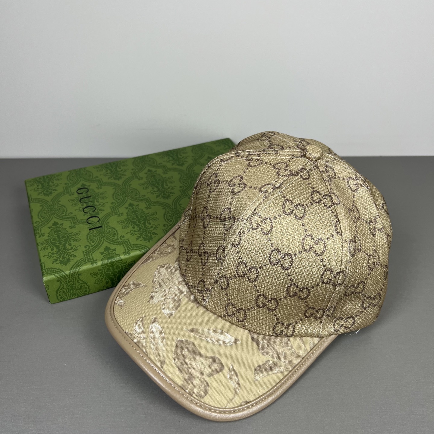 Кепка Gucci с узорчатым козырьком