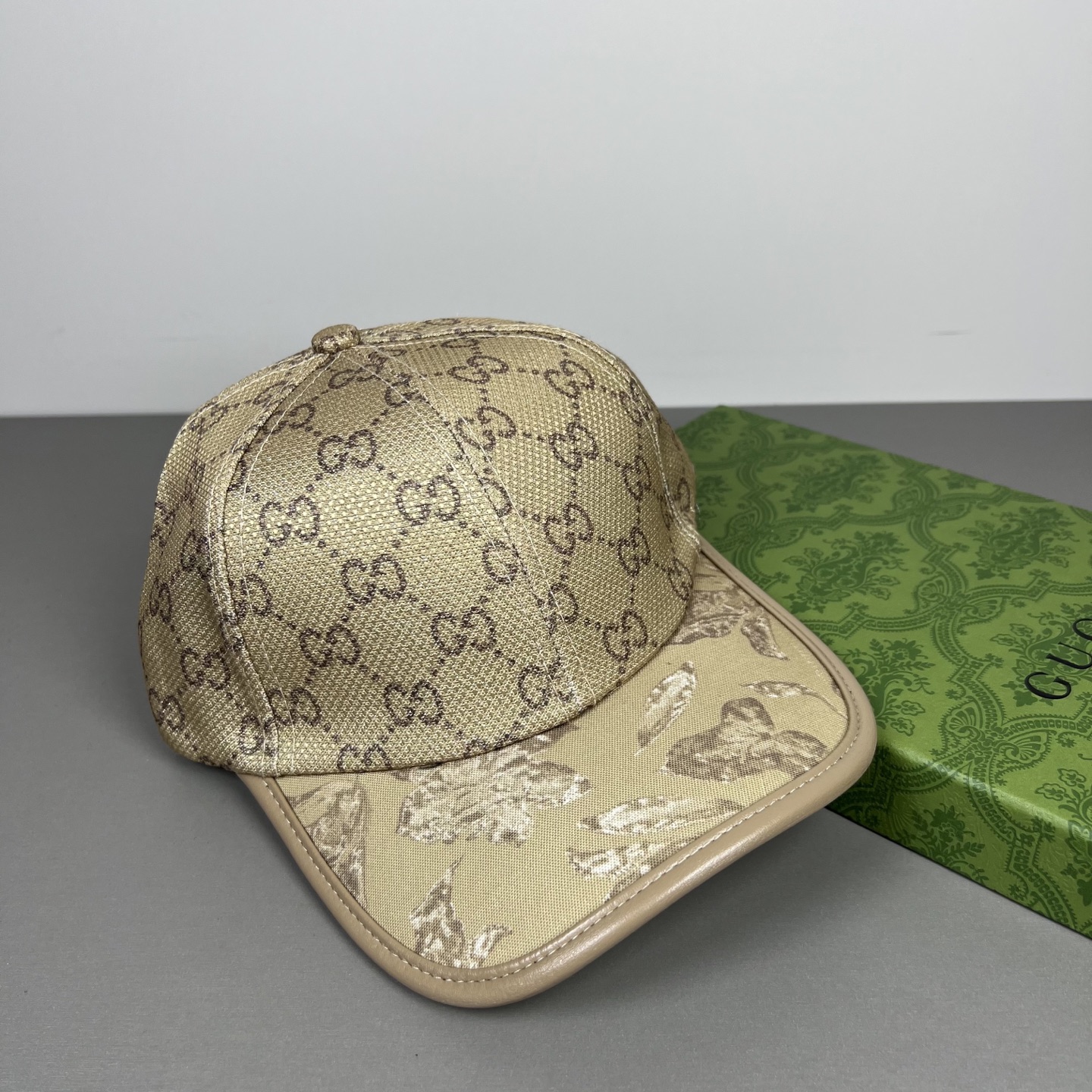 Кепка Gucci с узорчатым козырьком