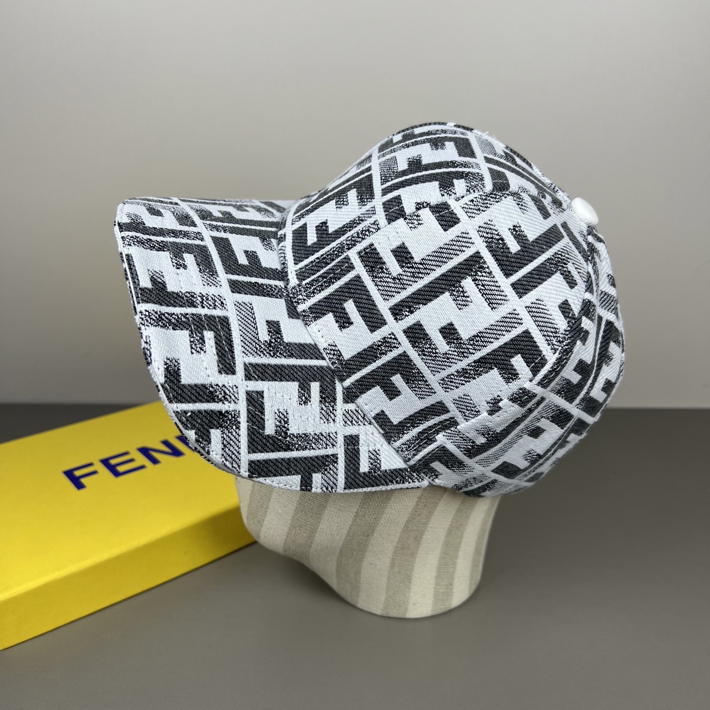 Кепка Fendi с монограммным принтом