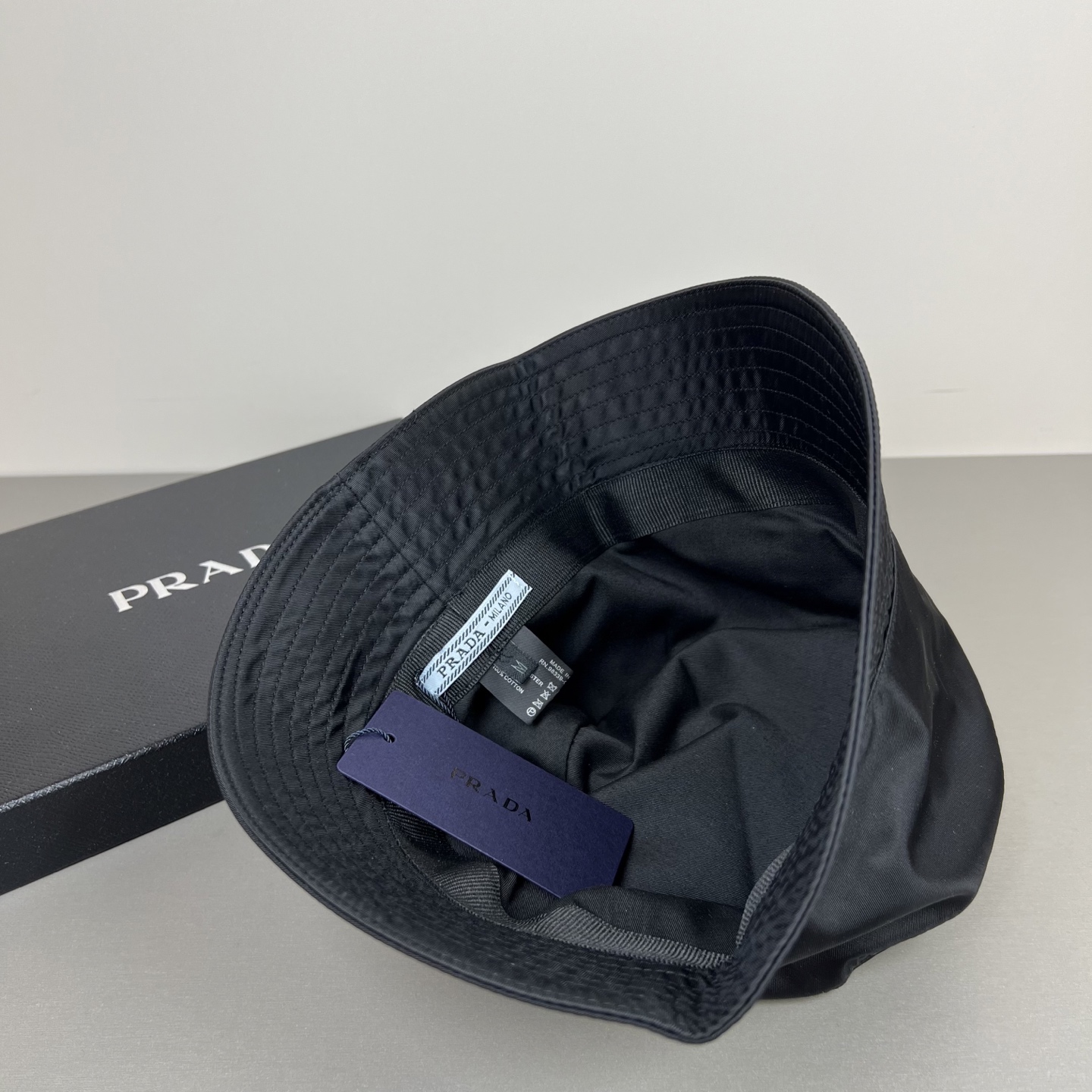 上新ꫛꫀꪝ ❥——❤普拉达 PRADA 新品经典代购版本！1比1品质，时尚潮流，高端做工！非一般的品质，