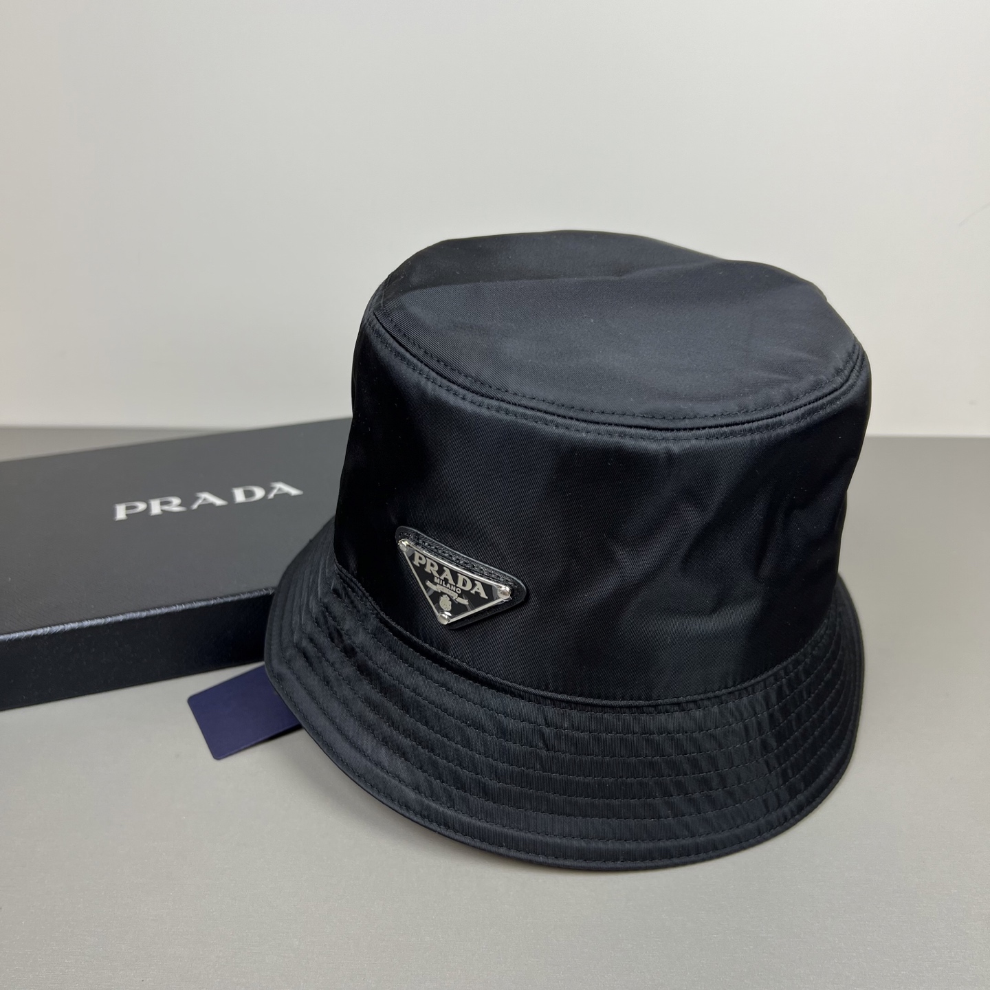 上新ꫛꫀꪝ ❥——❤普拉达 PRADA 新品经典代购版本！1比1品质，时尚潮流，高端做工！非一般的品质，