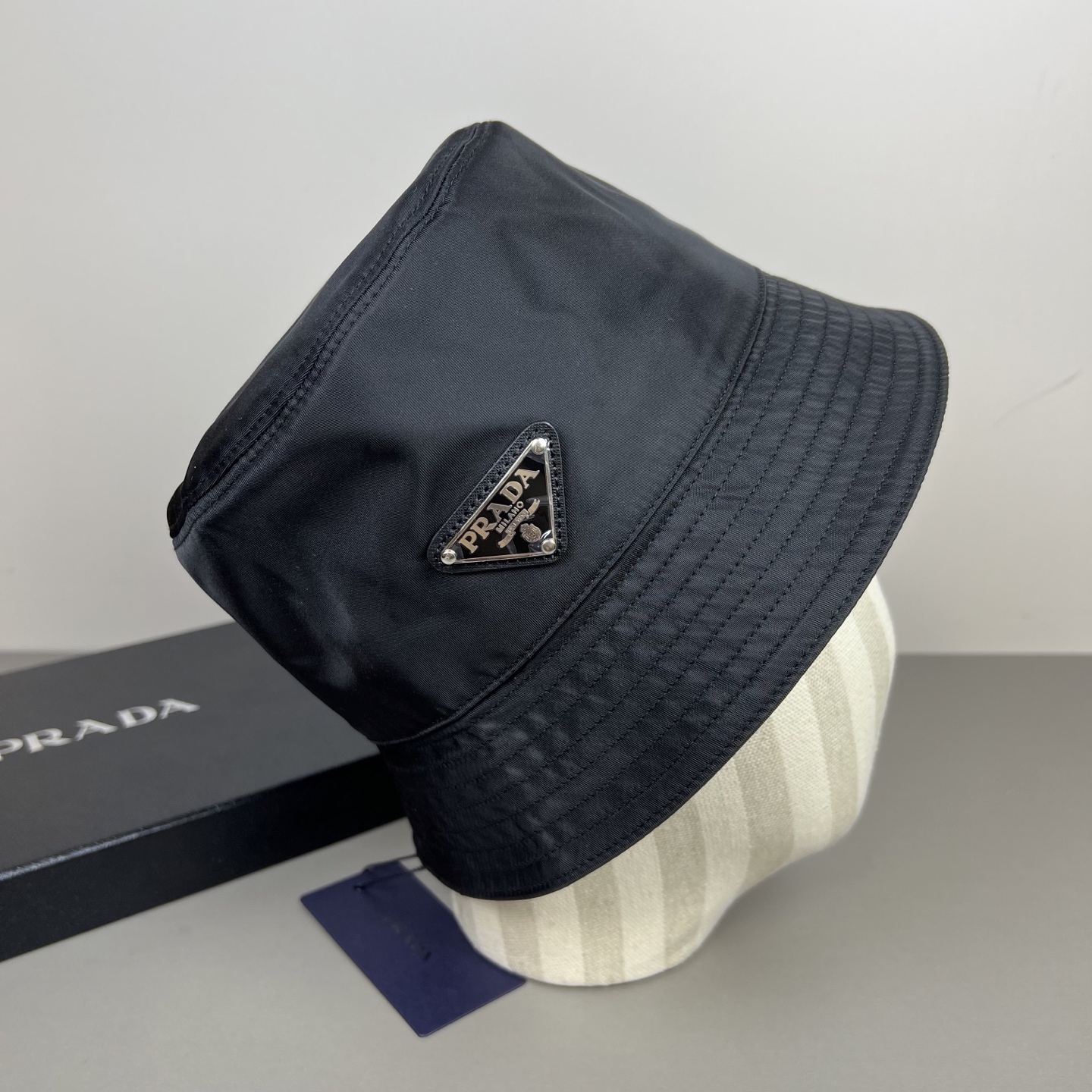 上新ꫛꫀꪝ ❥——❤普拉达 PRADA 新品经典代购版本！1比1品质，时尚潮流，高端做工！非一般的品质，