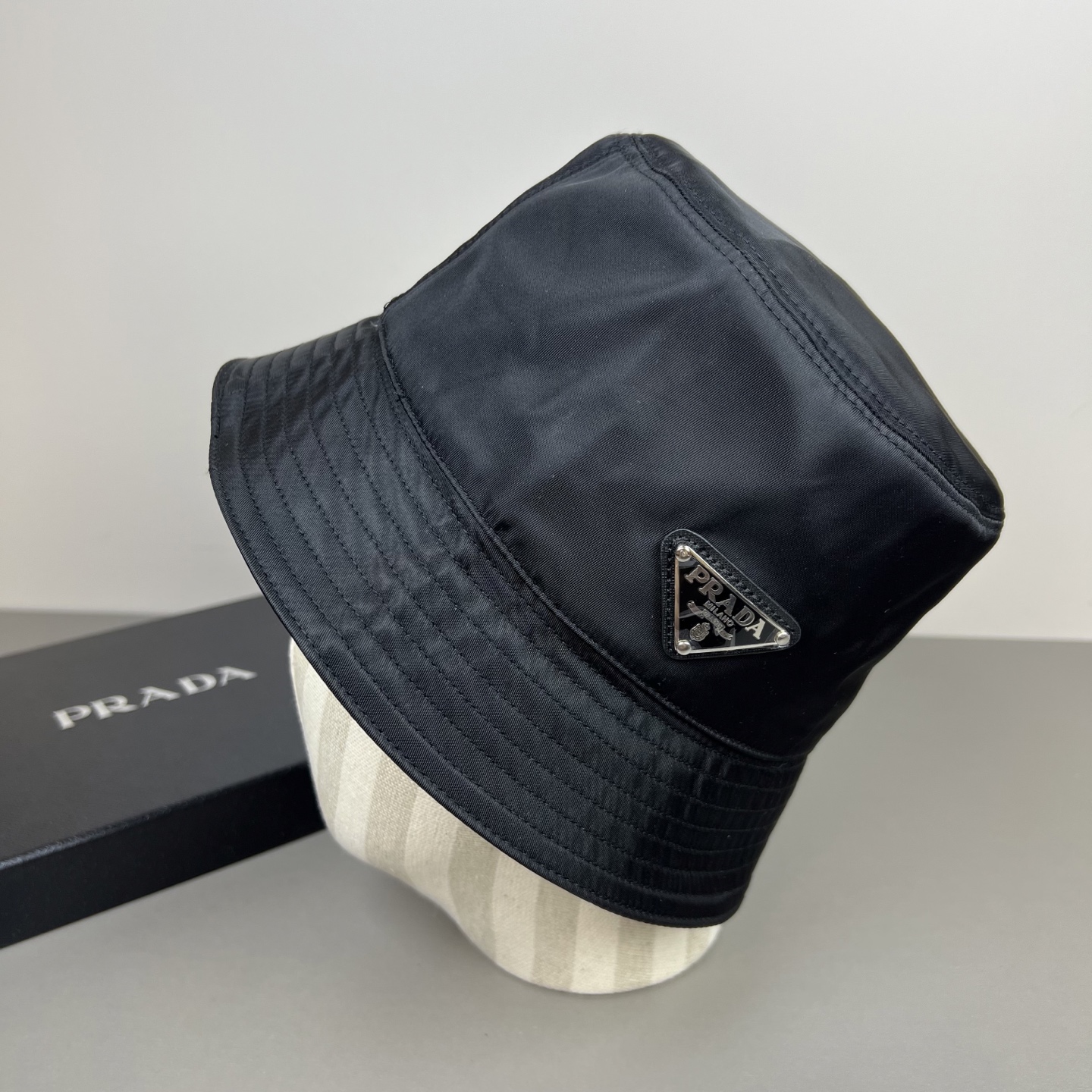 上新ꫛꫀꪝ ❥——❤普拉达 PRADA 新品经典代购版本！1比1品质，时尚潮流，高端做工！非一般的品质，