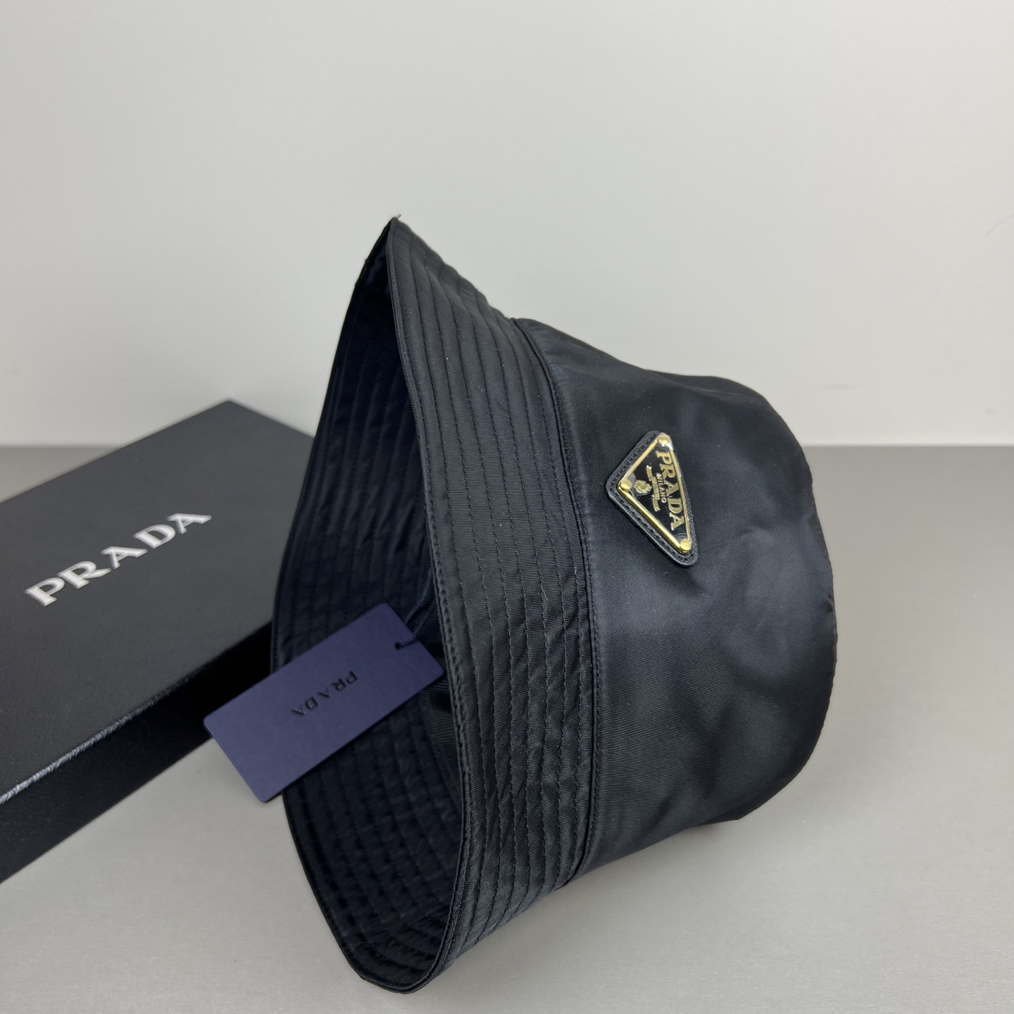 上新ꫛꫀꪝ ❥——❤普拉达 PRADA 新品经典代购版本！1比1品质，时尚潮流，高端做工！非一般的品质，